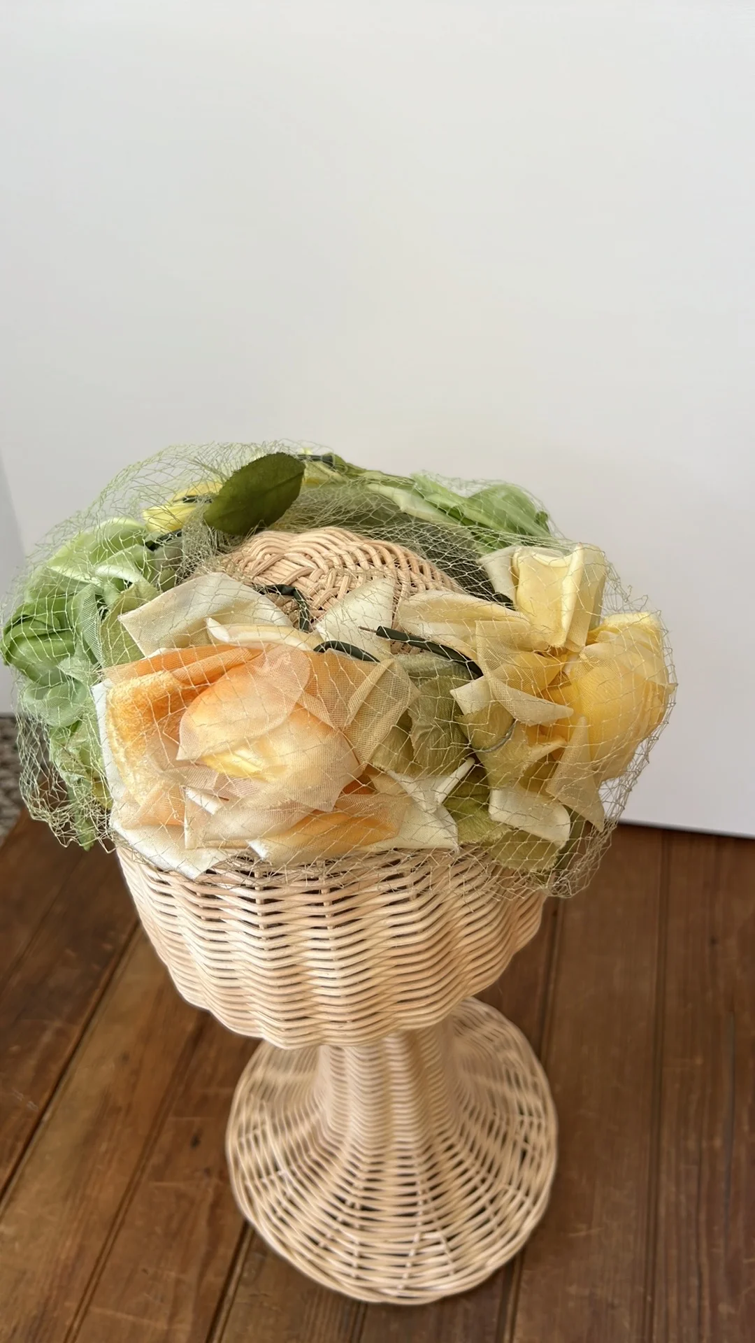 50s/60s Floral Wreath Net Hat - Image 3