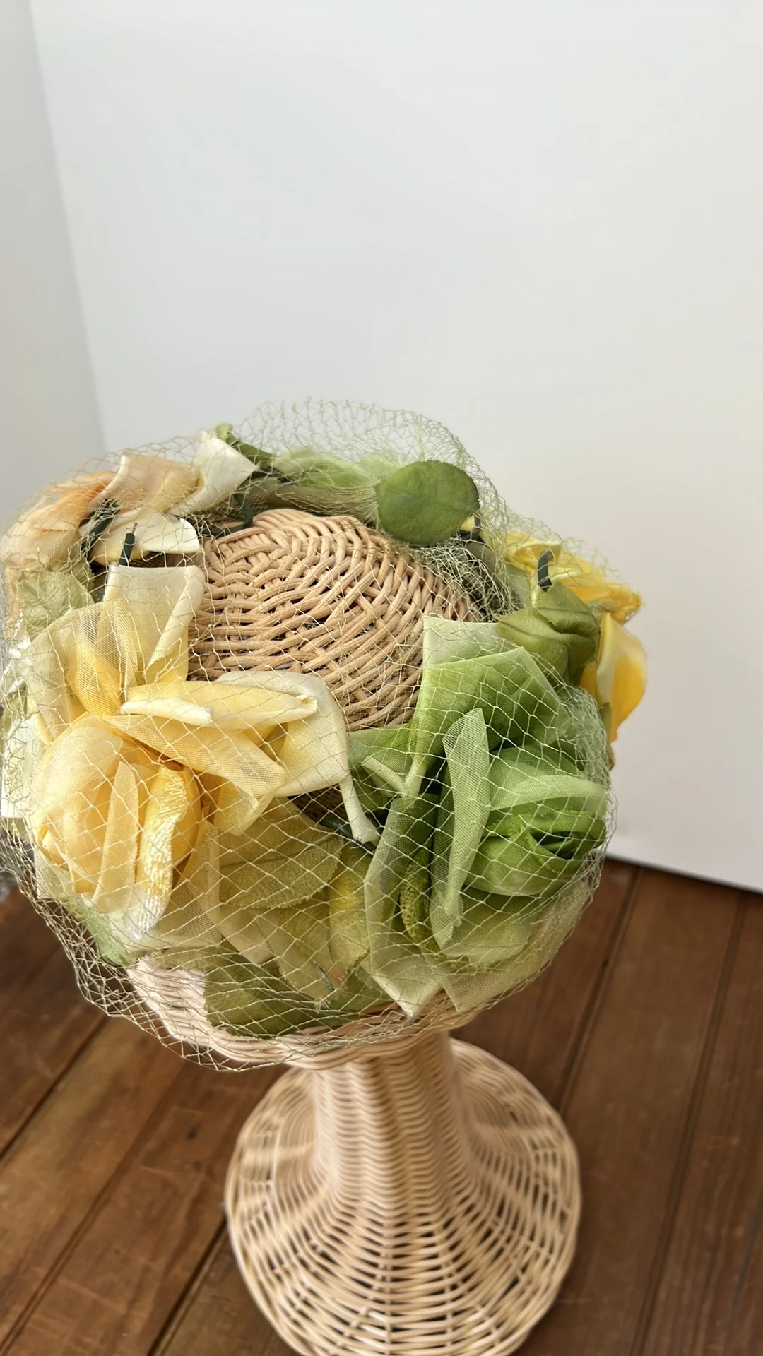 50s/60s Floral Wreath Net Hat - Image 4