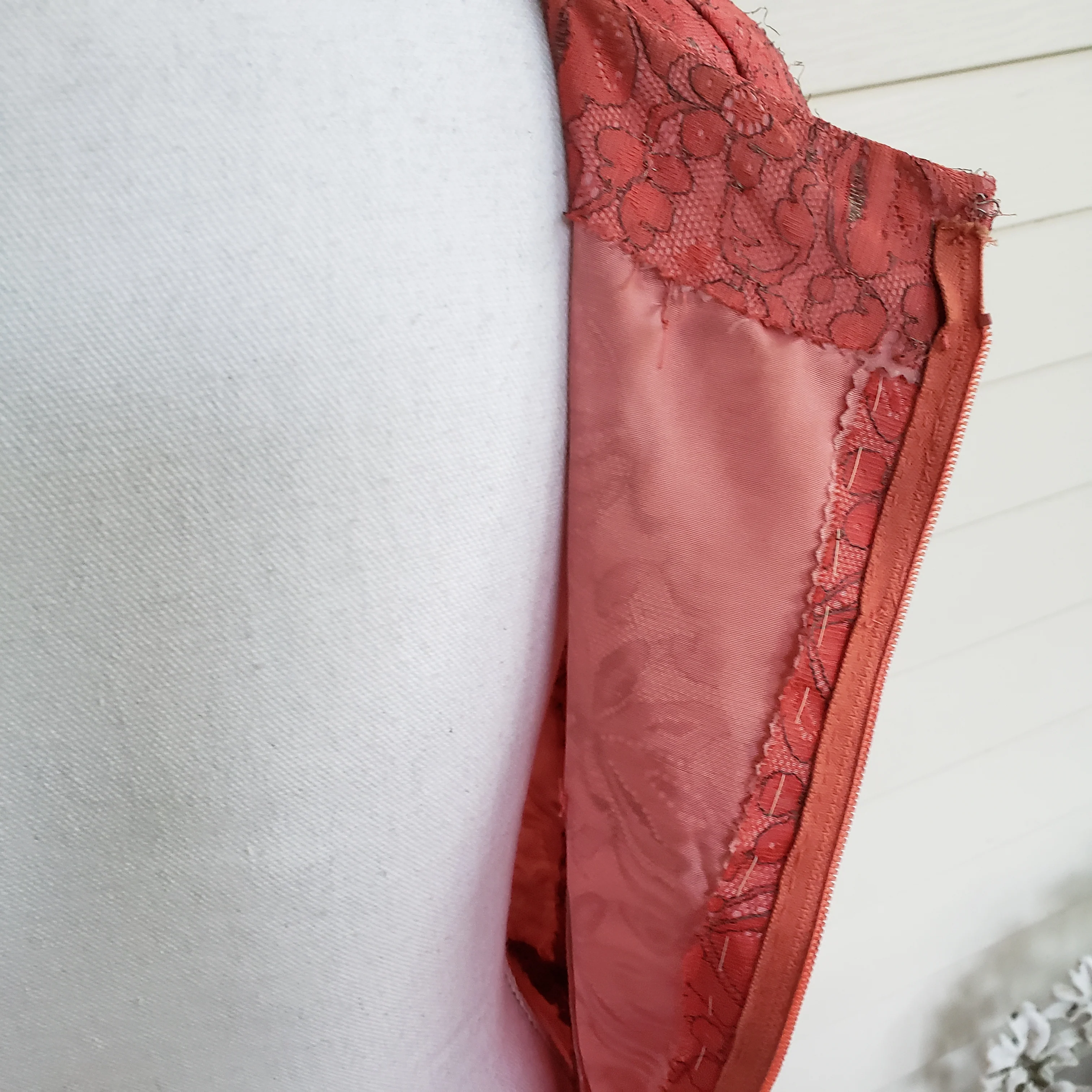 50s/60s Handmade Lace Over Satin Party Dress - Image 12