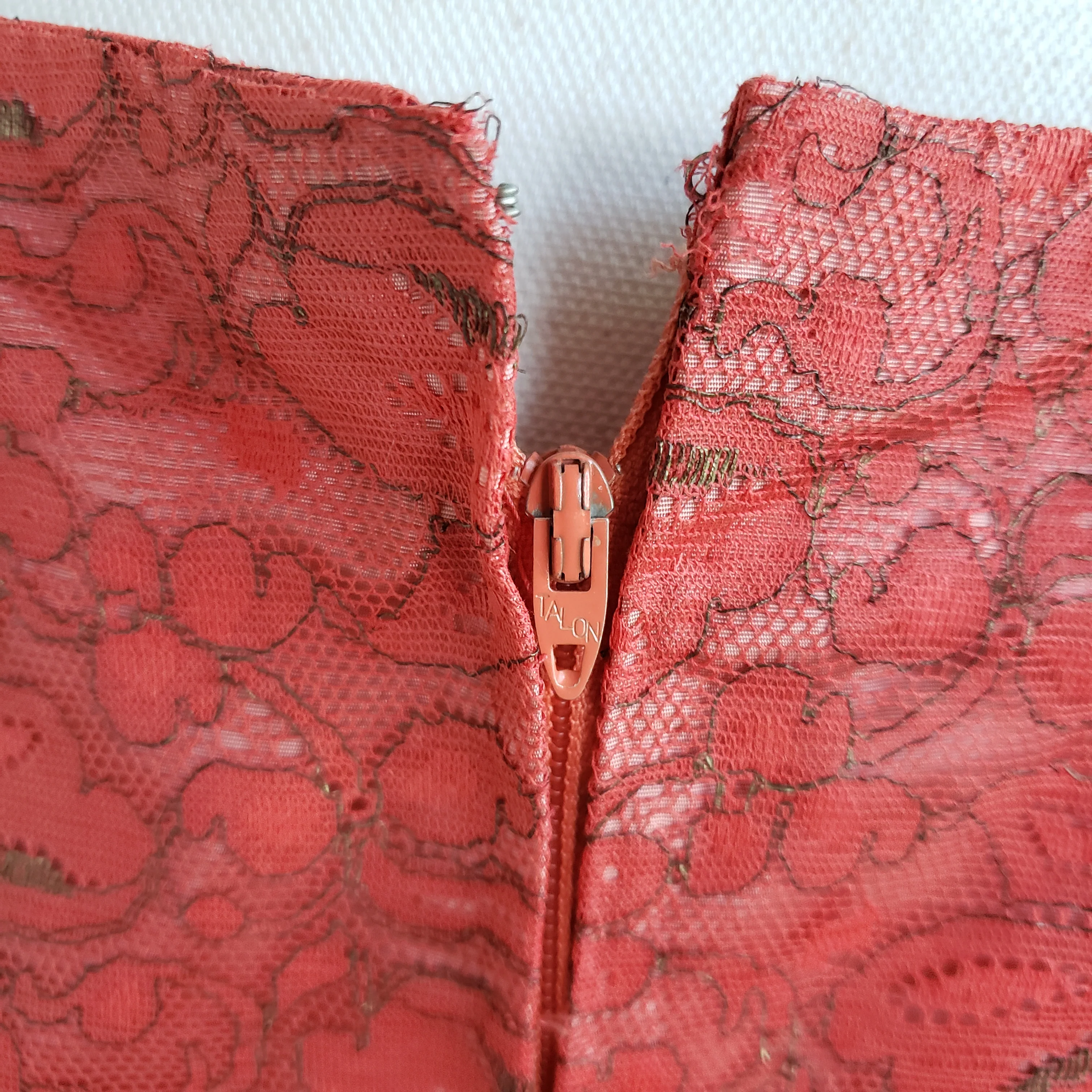 50s/60s Handmade Lace Over Satin Party Dress - Image 4