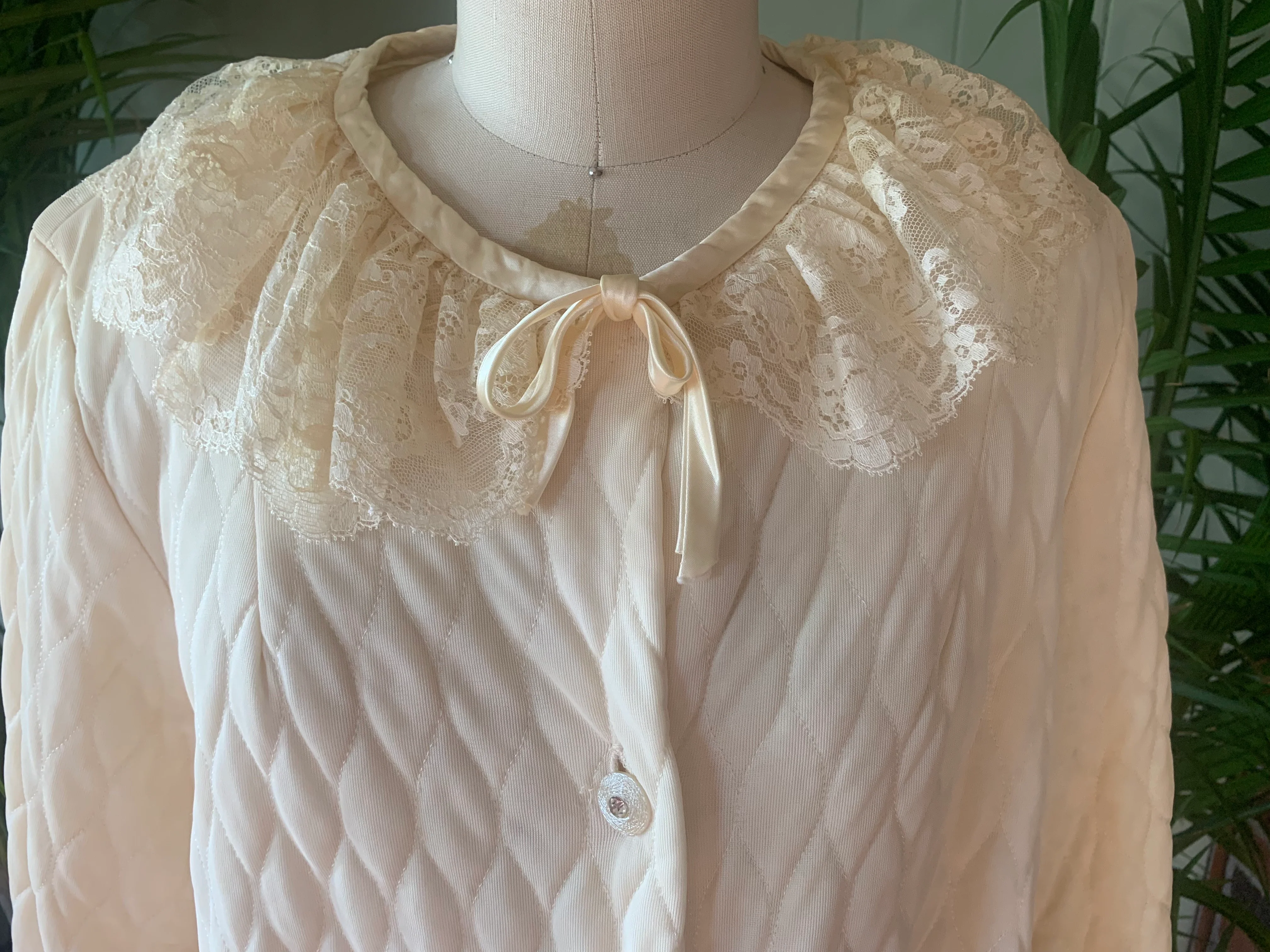 50s/60s Ivory Quilted Nylon And Lace Bed Jacket - Image 3