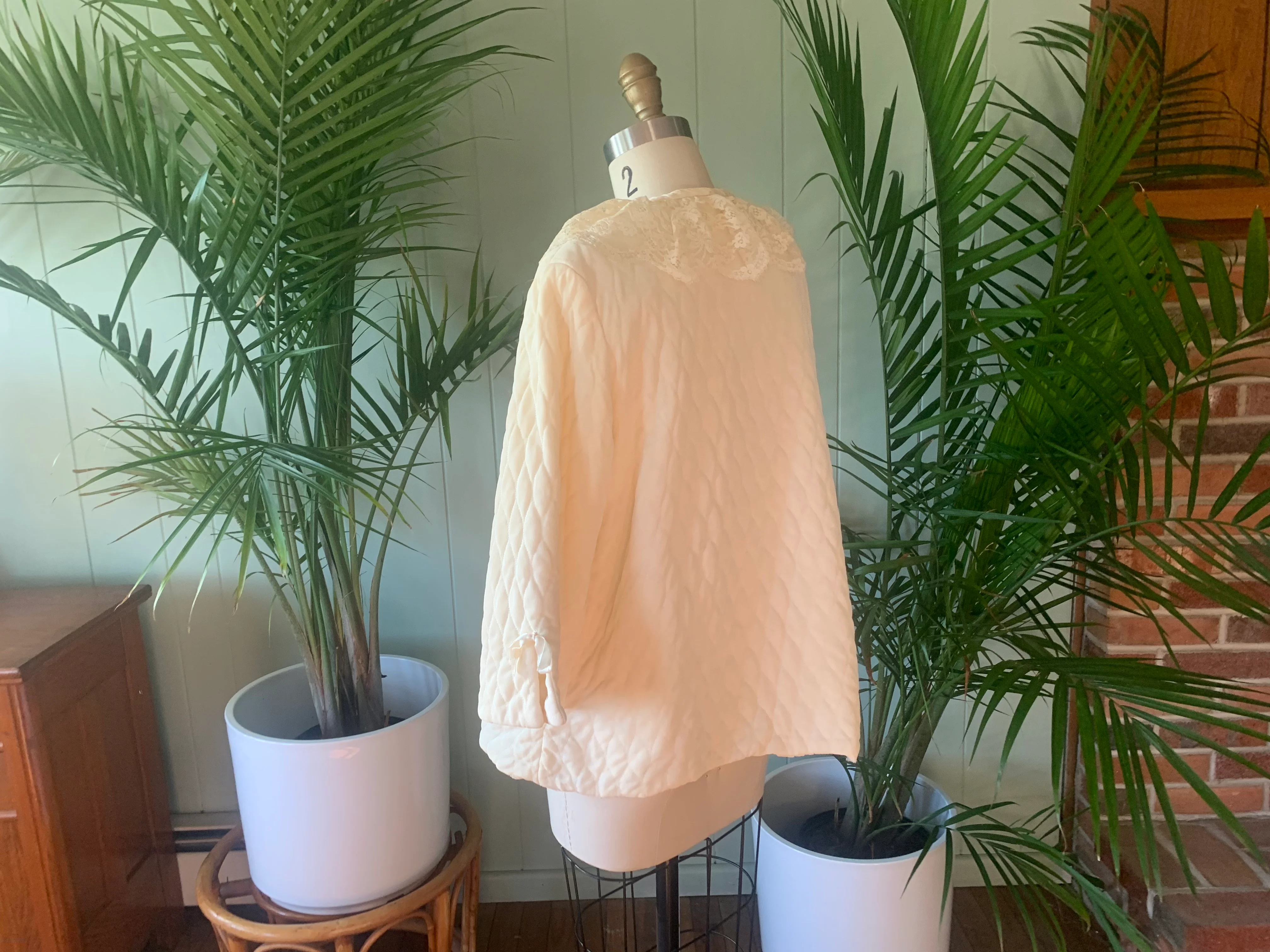 50s/60s Ivory Quilted Nylon And Lace Bed Jacket - Image 6