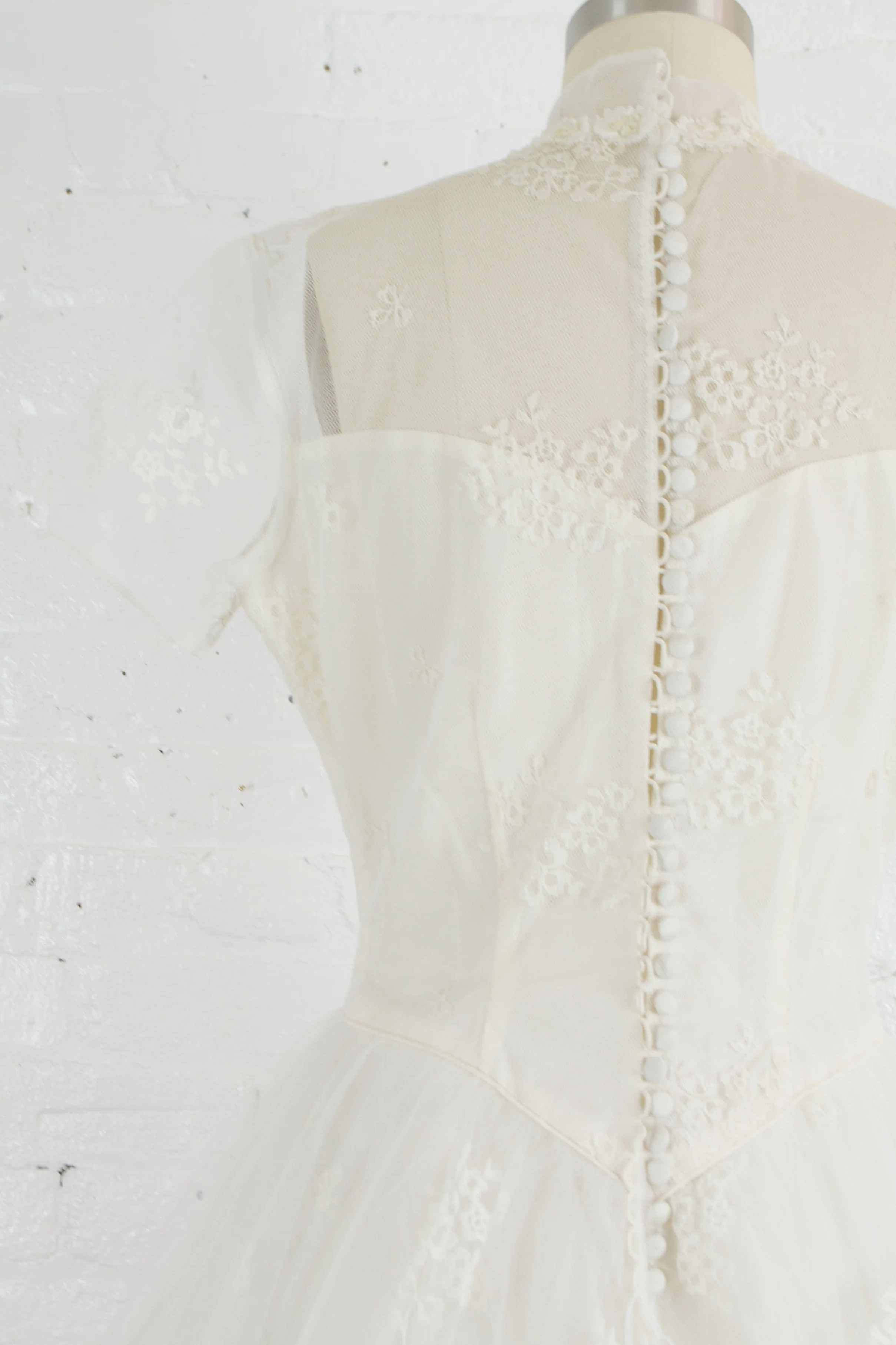 50s/60s Lace And Tulle Tea Length Wedding Gown - Image 6