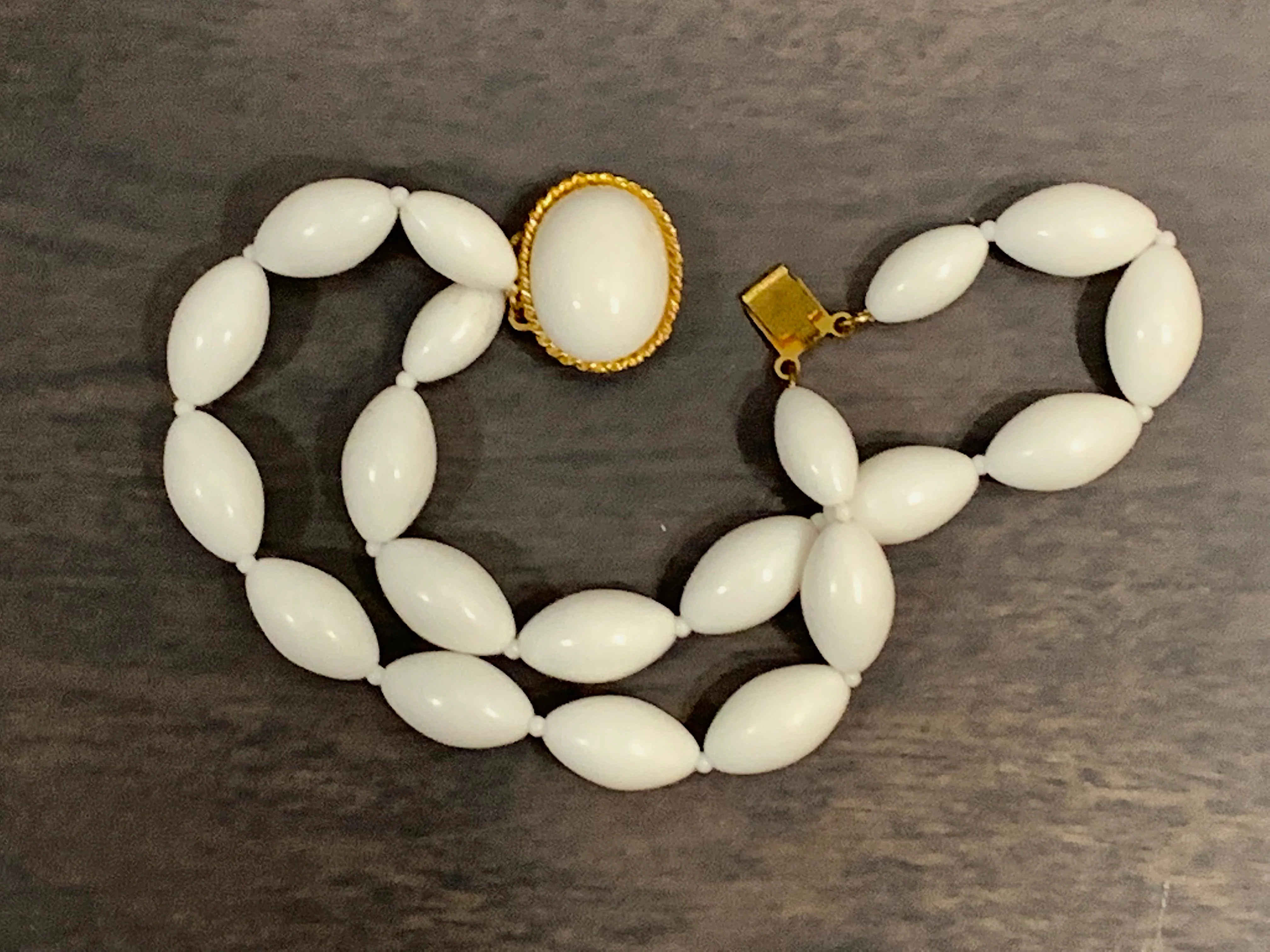 50s/60s Mod White Beaded Double Strand Bracelet With Clasp - Image 8