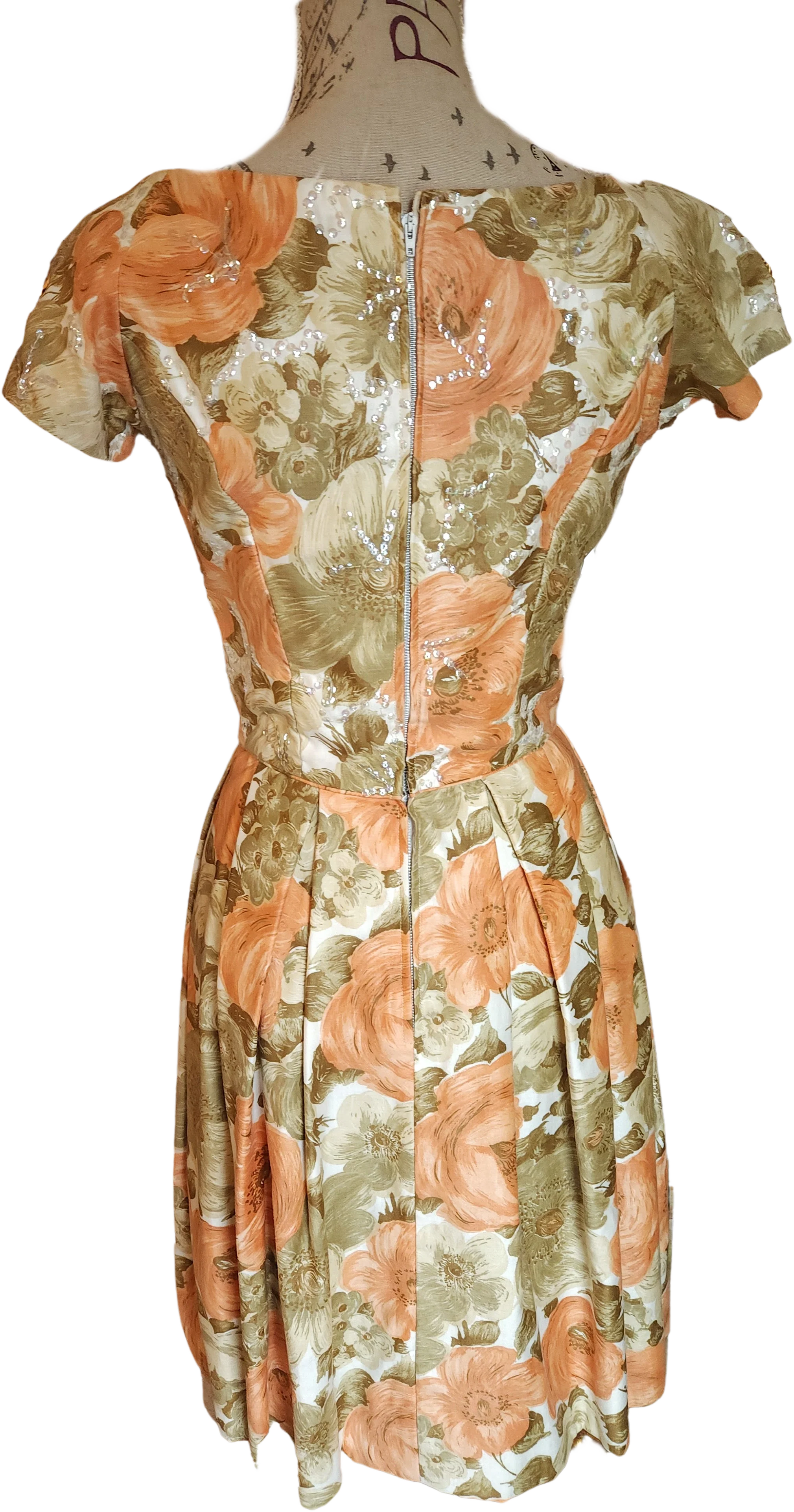 50s/60s Peach And Green Floral Sequin Wiggle Dress - Image 2