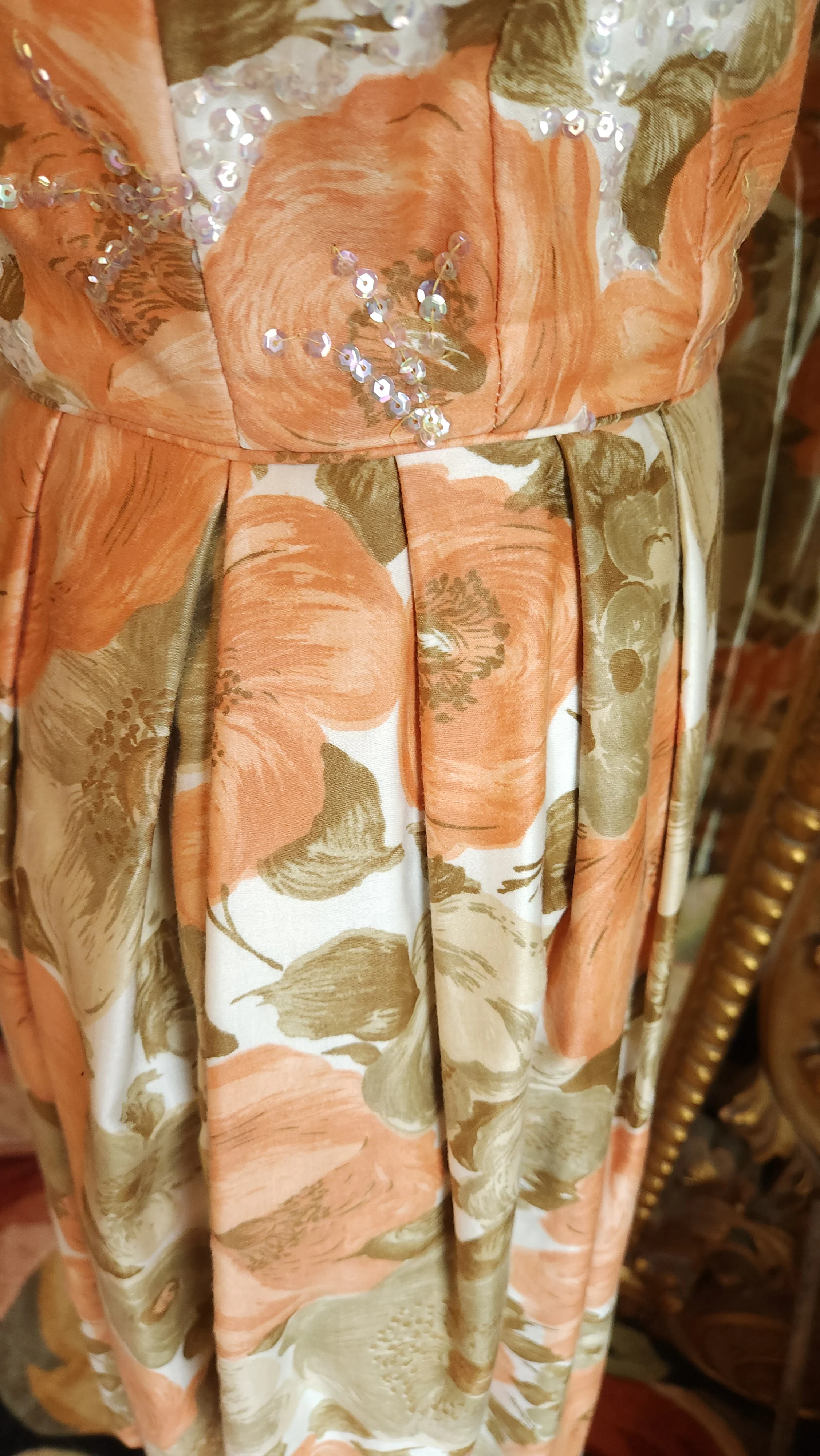 50s/60s Peach And Green Floral Sequin Wiggle Dress - Image 8