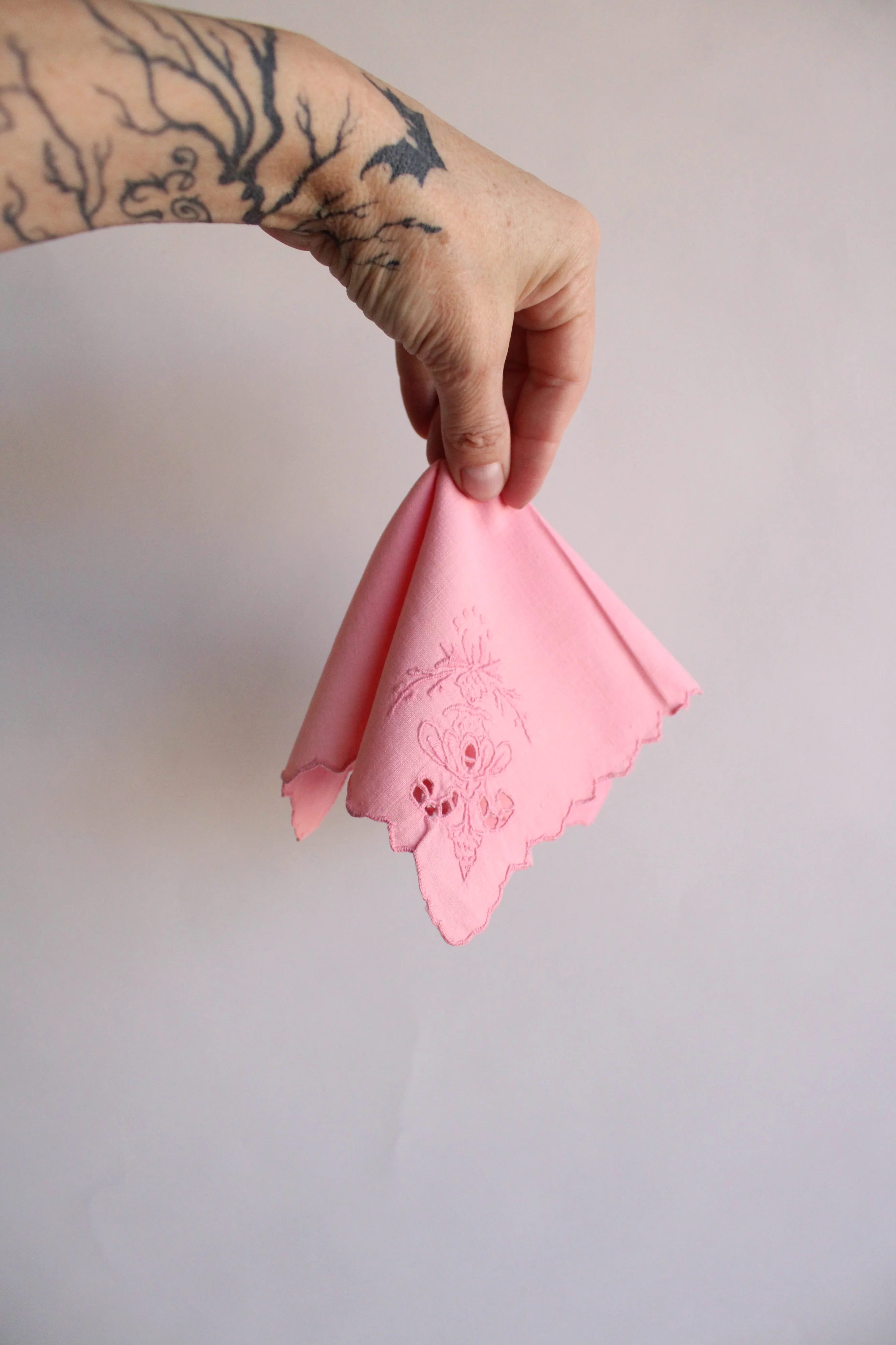 50s/60s Pink Embroidered Handkerchief With Cutwork - Image 10