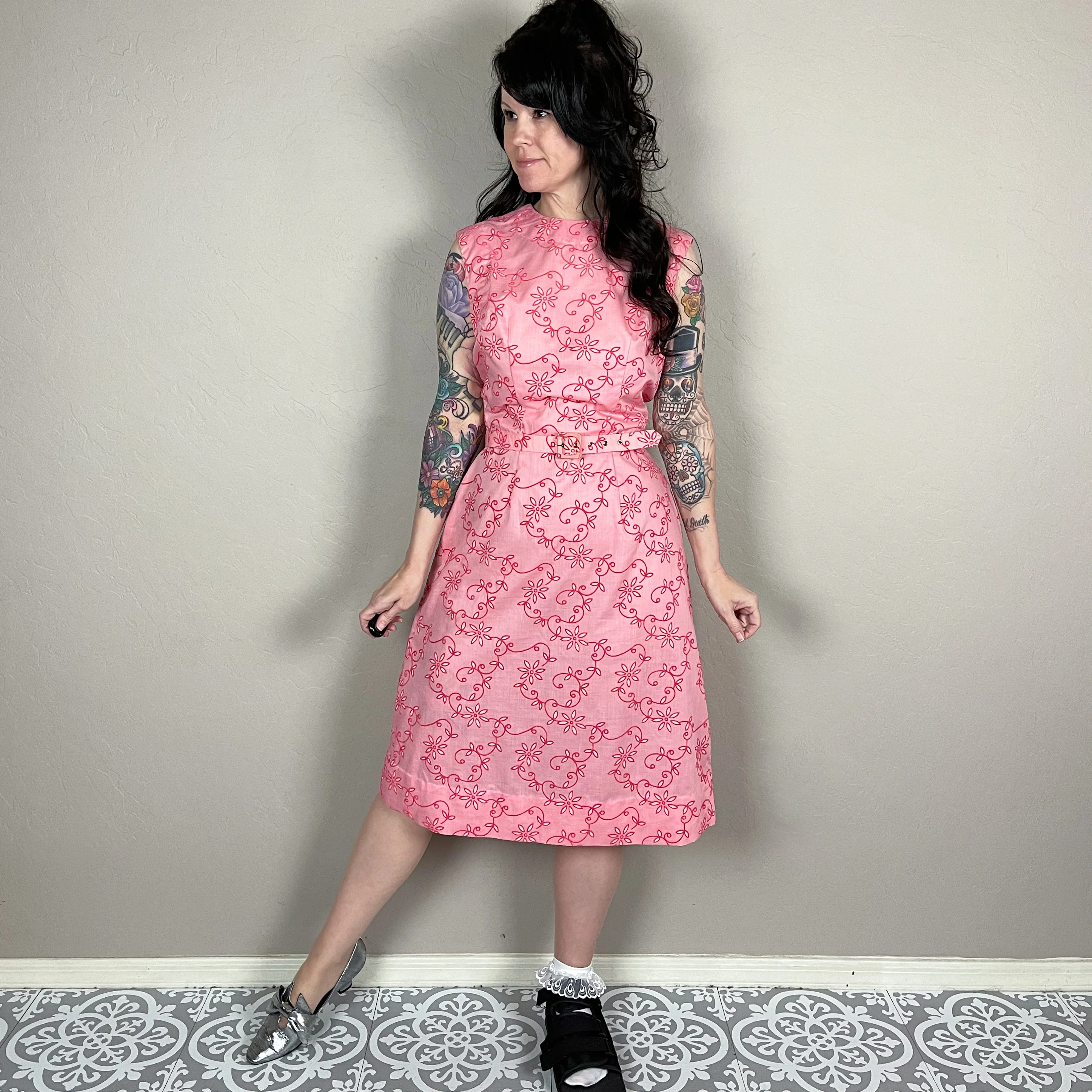 50s/60s Pink Flocked Velvet Floral Sheath Dress - Image 5