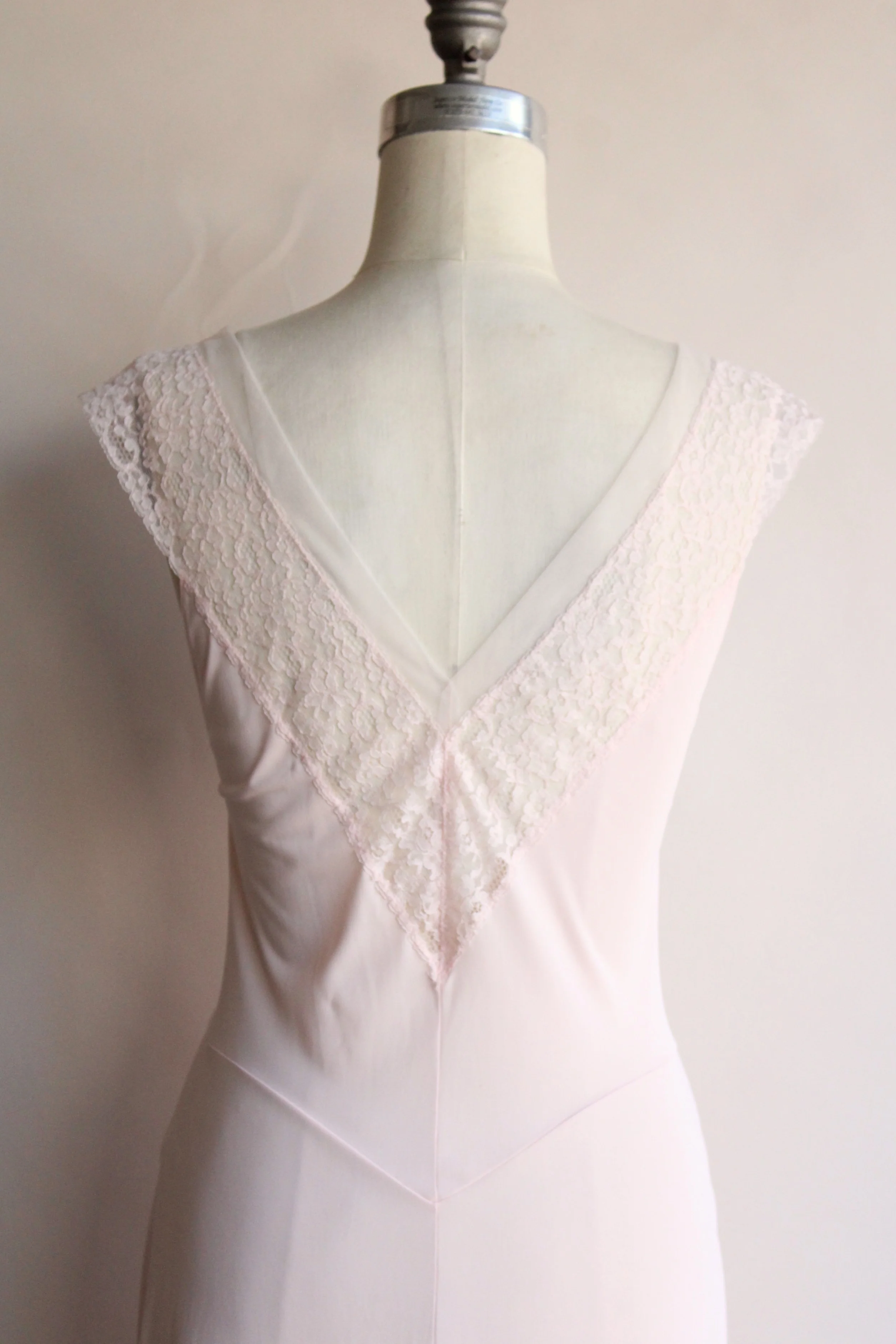 50s/60s Pink Nylon And Lace Nightgown By Vanity Fair - Image 11