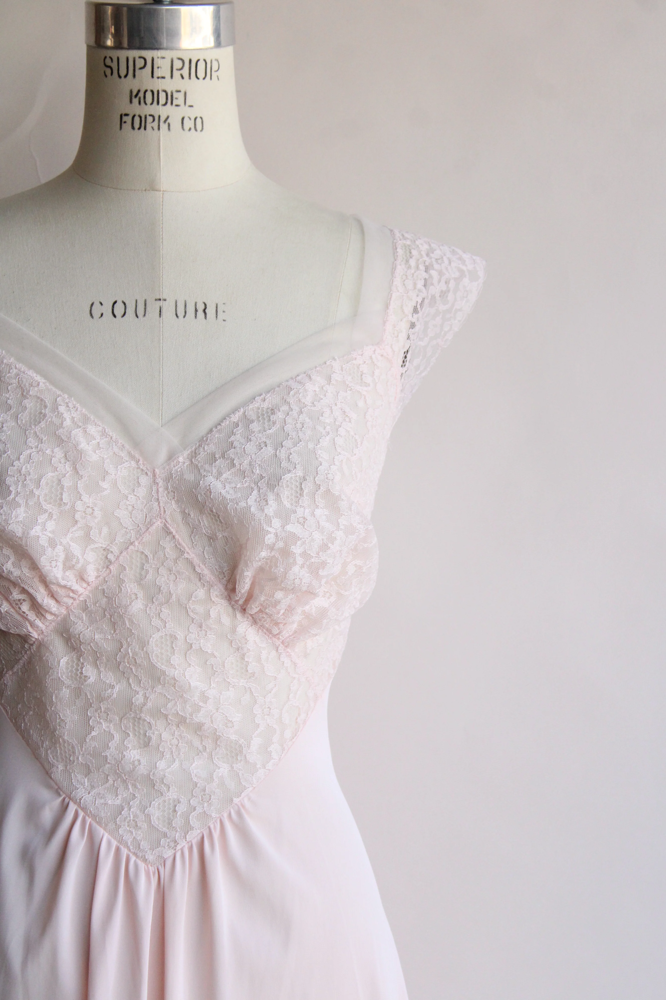 50s/60s Pink Nylon And Lace Nightgown By Vanity Fair - Image 4