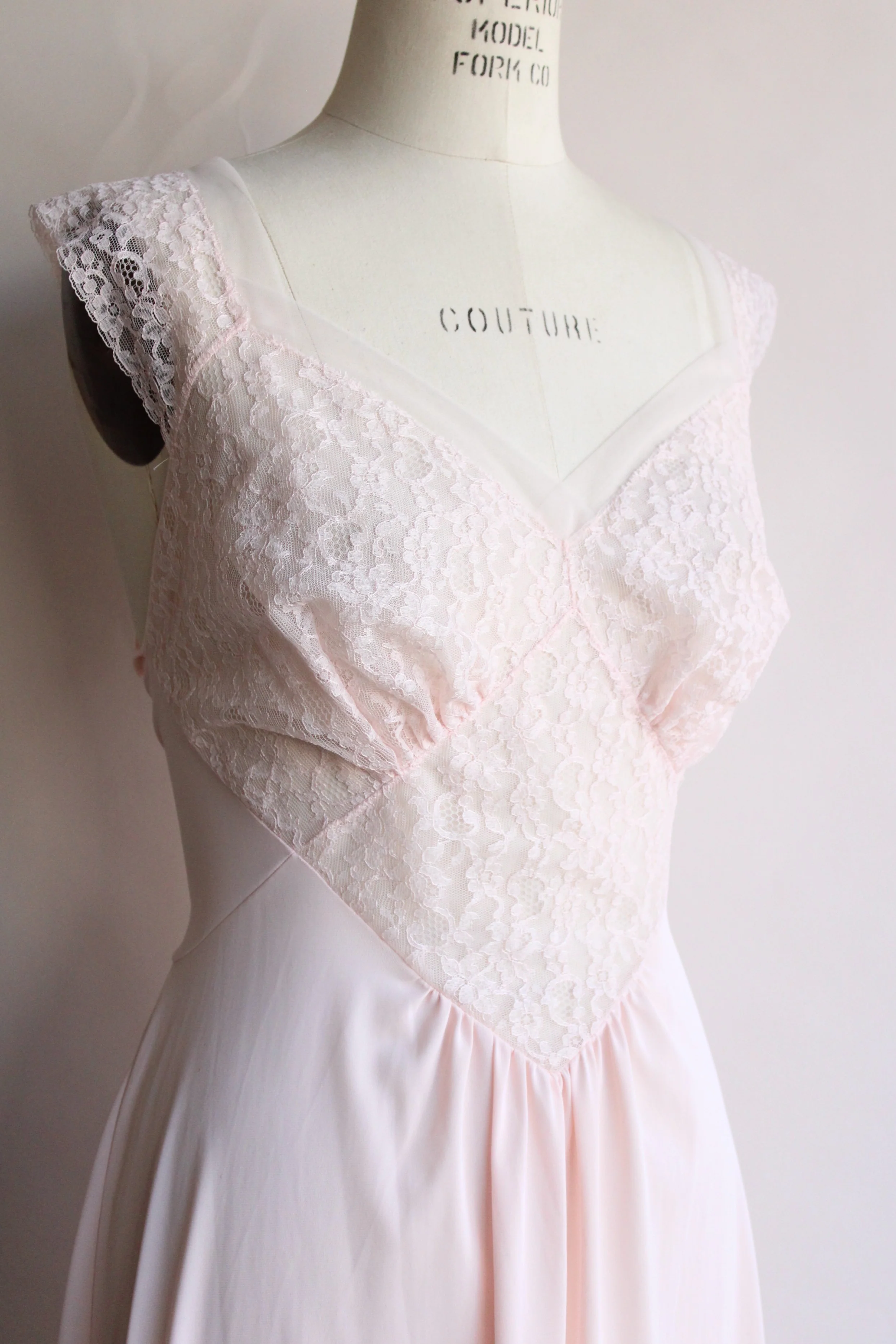 50s/60s Pink Nylon And Lace Nightgown By Vanity Fair - Image 7
