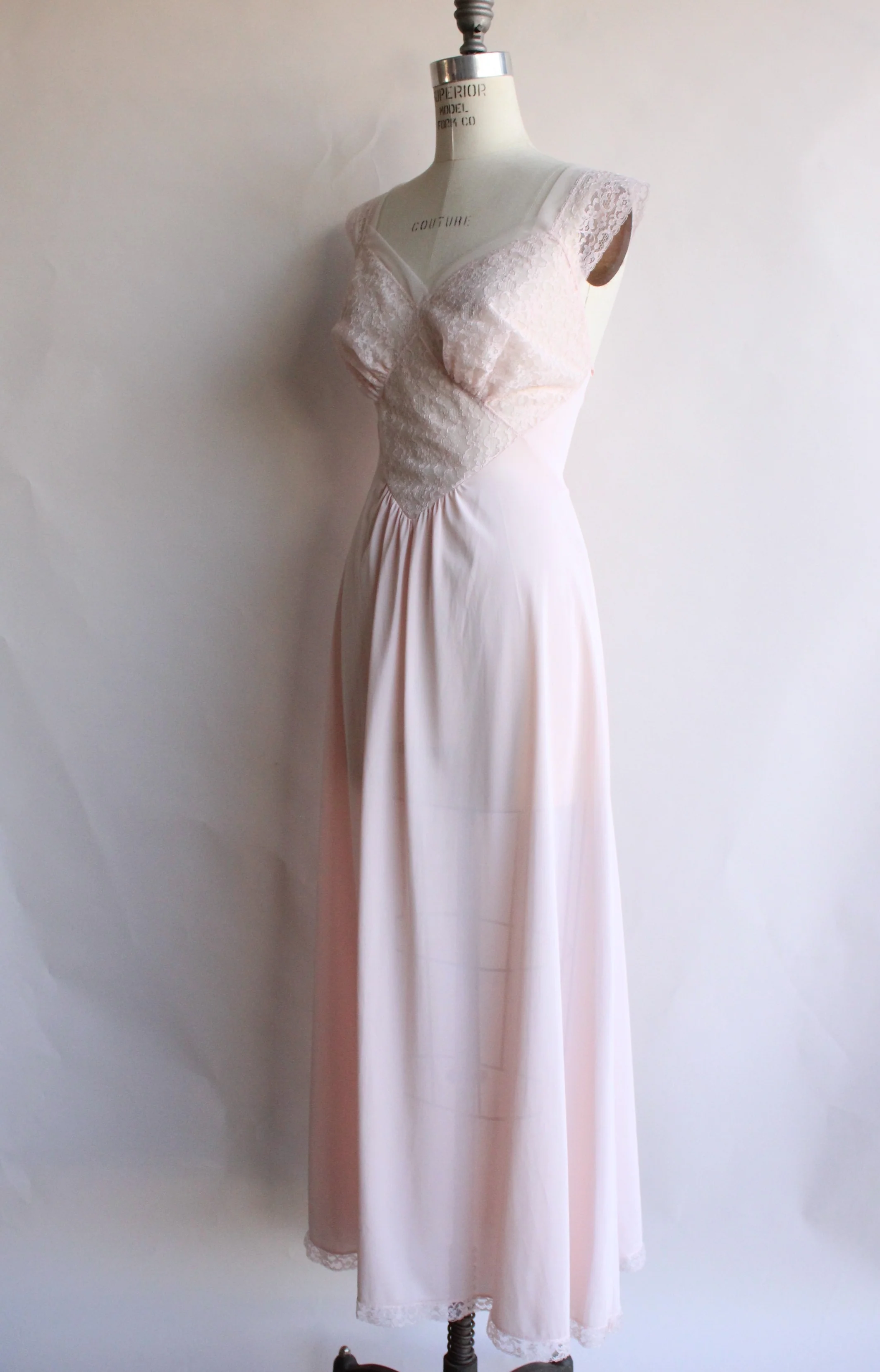 50s/60s Pink Nylon And Lace Nightgown By Vanity Fair - Image 9