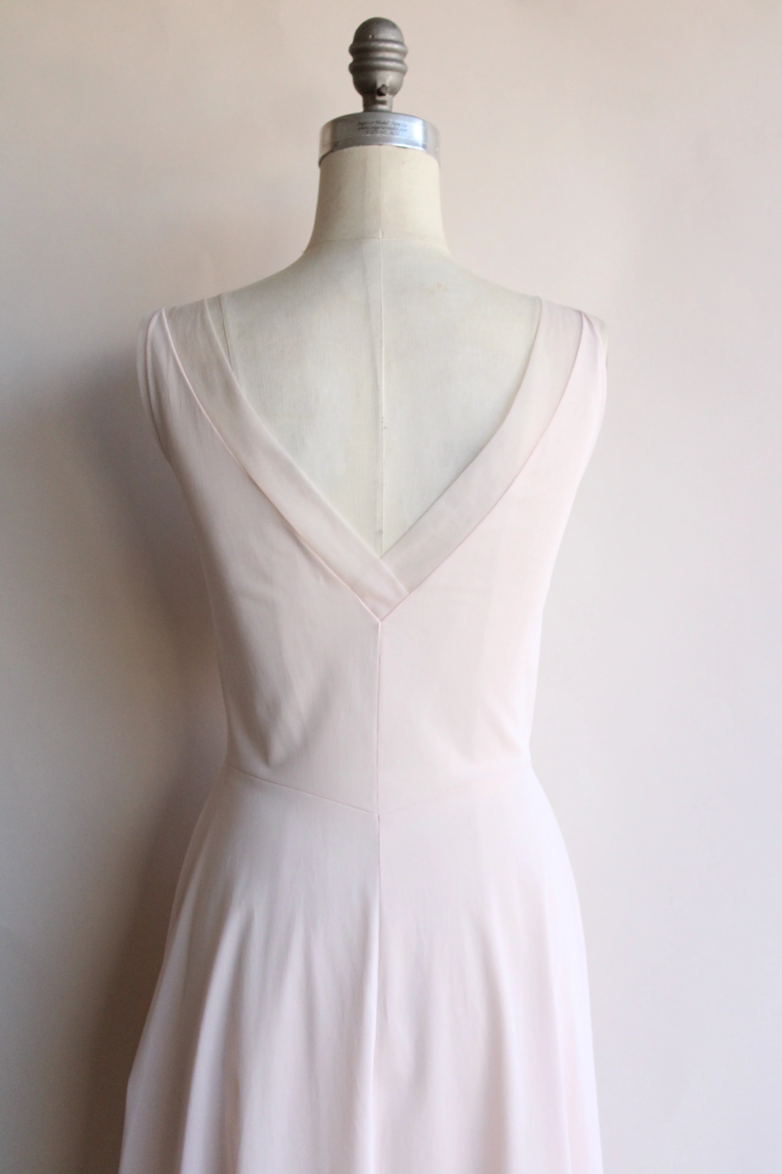 50s/60s Pink Nylon Nightgown With Embrodiered Flowers By Vanity Fair - Image 10