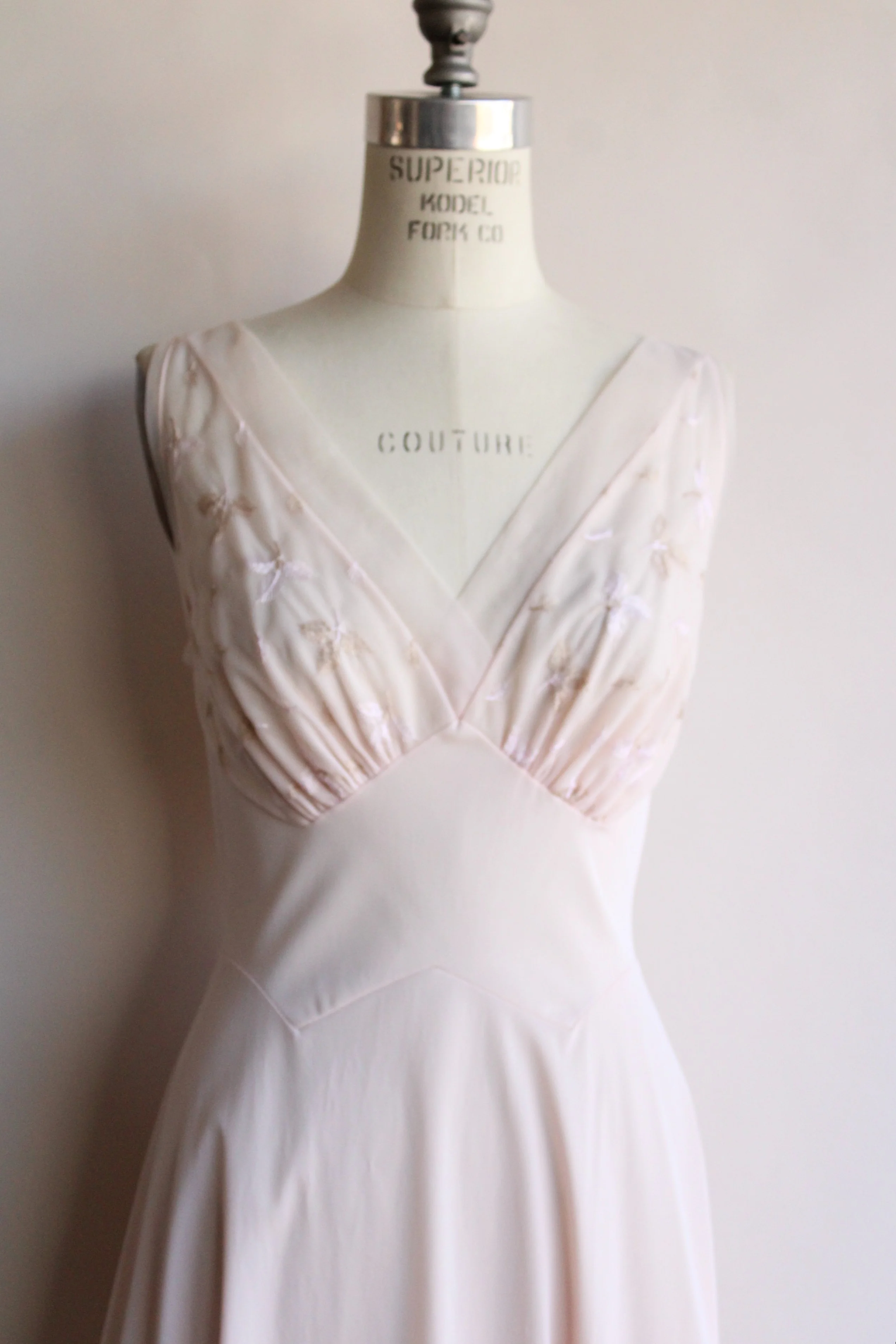 50s/60s Pink Nylon Nightgown With Embrodiered Flowers By Vanity Fair - Image 3