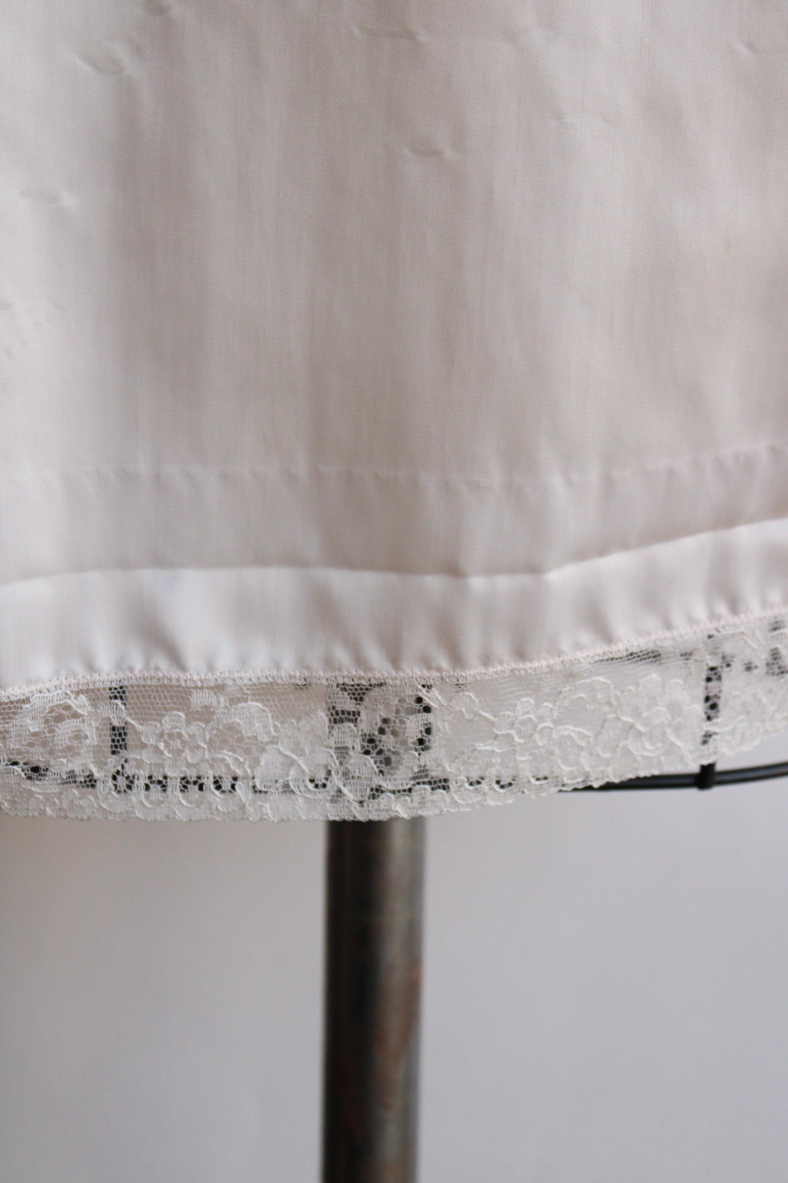 50s/60s Pink Slip With White Lace Size 40 By Barbizon - Image 10