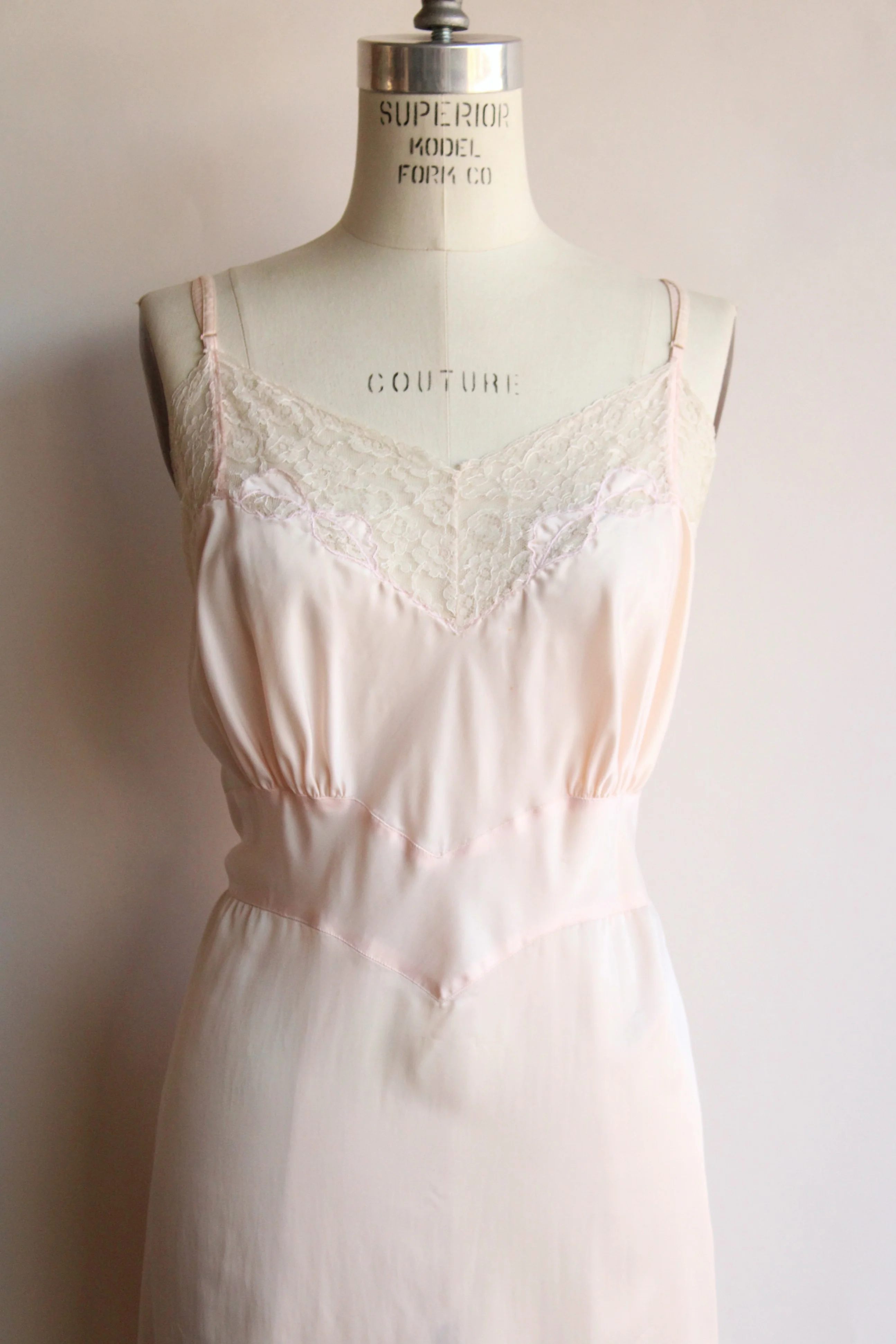 50s/60s Pink Slip With White Lace Size 40 By Barbizon - Image 3