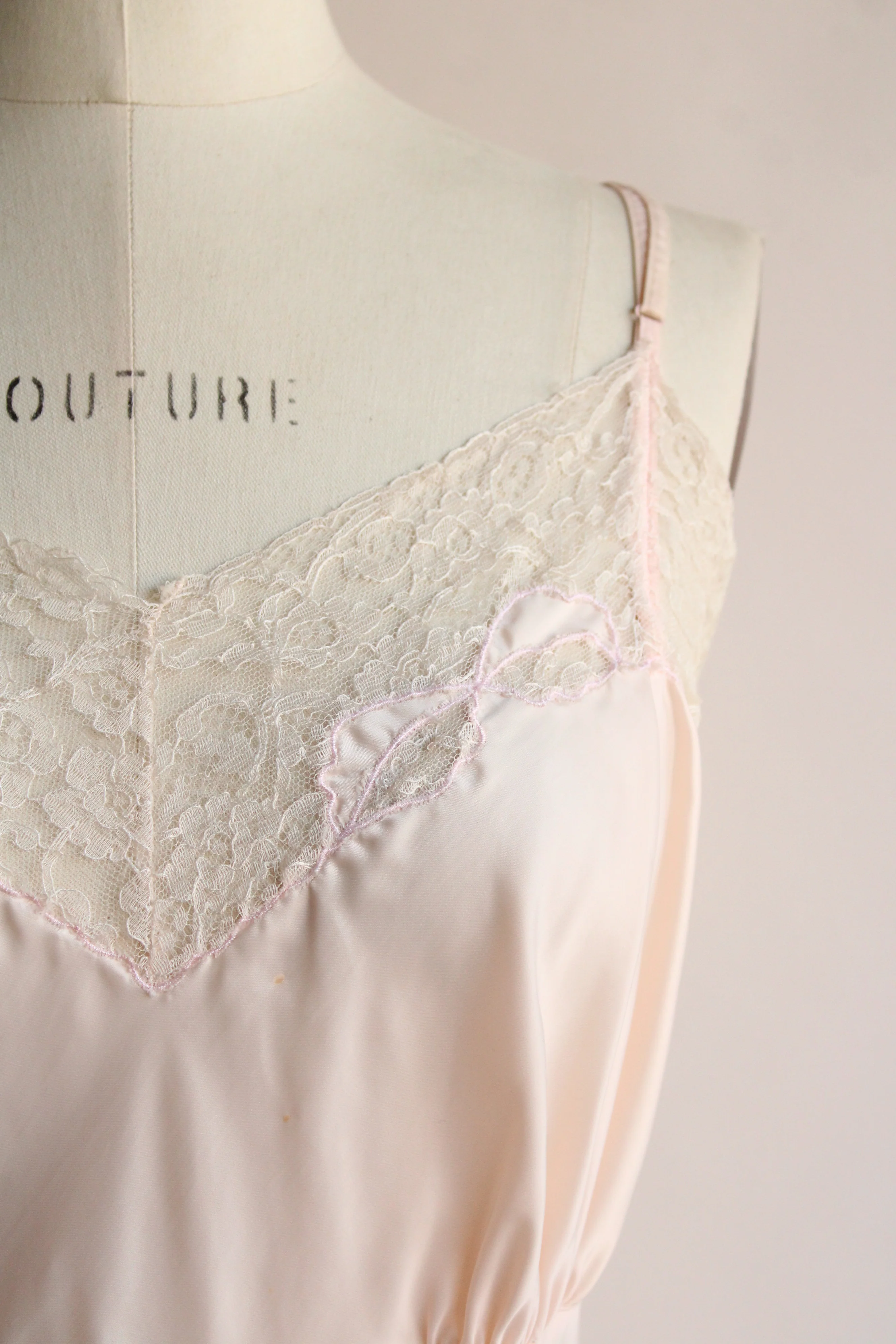 50s/60s Pink Slip With White Lace Size 40 By Barbizon - Image 4
