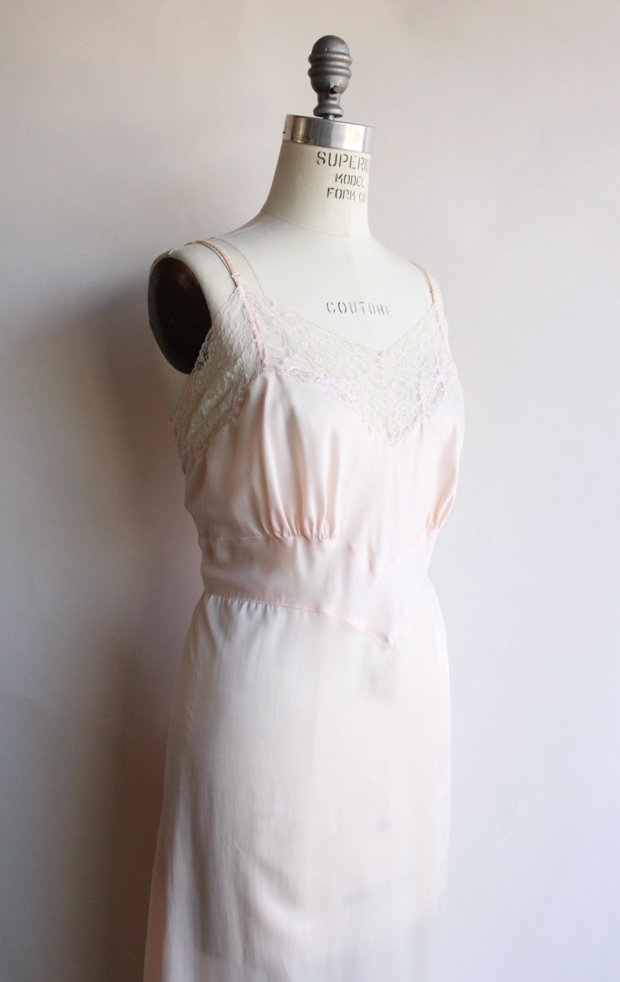 50s/60s Pink Slip With White Lace Size 40 By Barbizon - Image 5