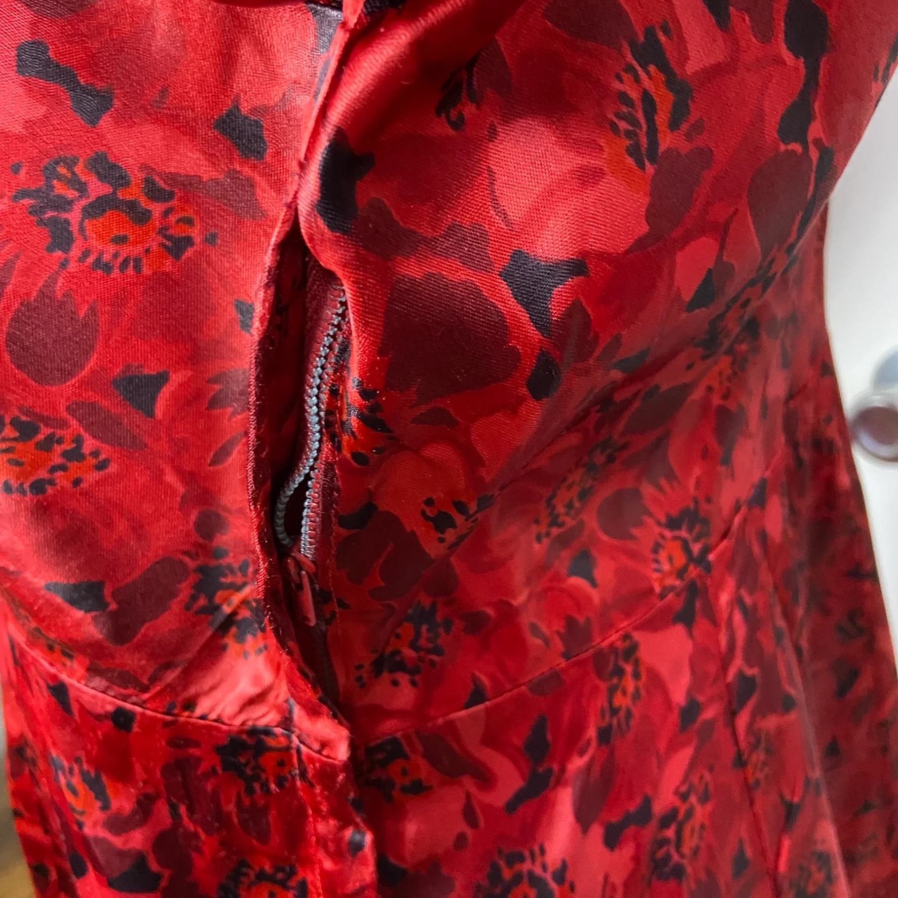 50s/60s Satin Poppy Floral Midi Wiggle Pencil Sheath Dress - Image 11