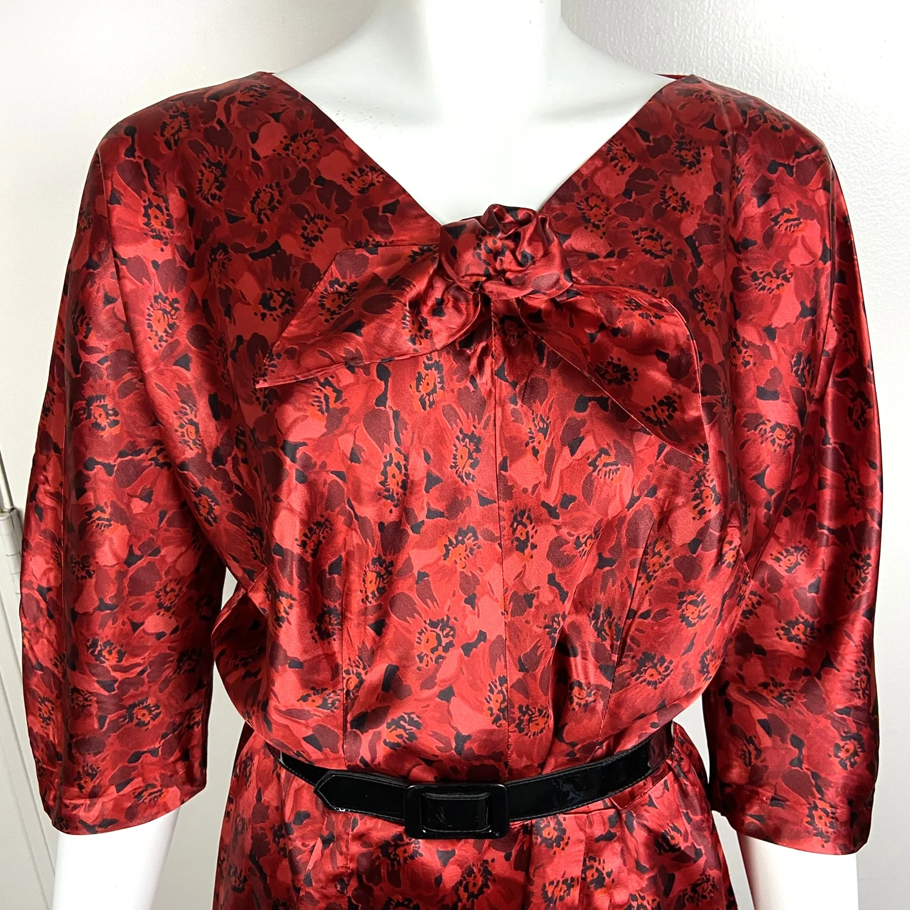 50s/60s Satin Poppy Floral Midi Wiggle Pencil Sheath Dress - Image 3