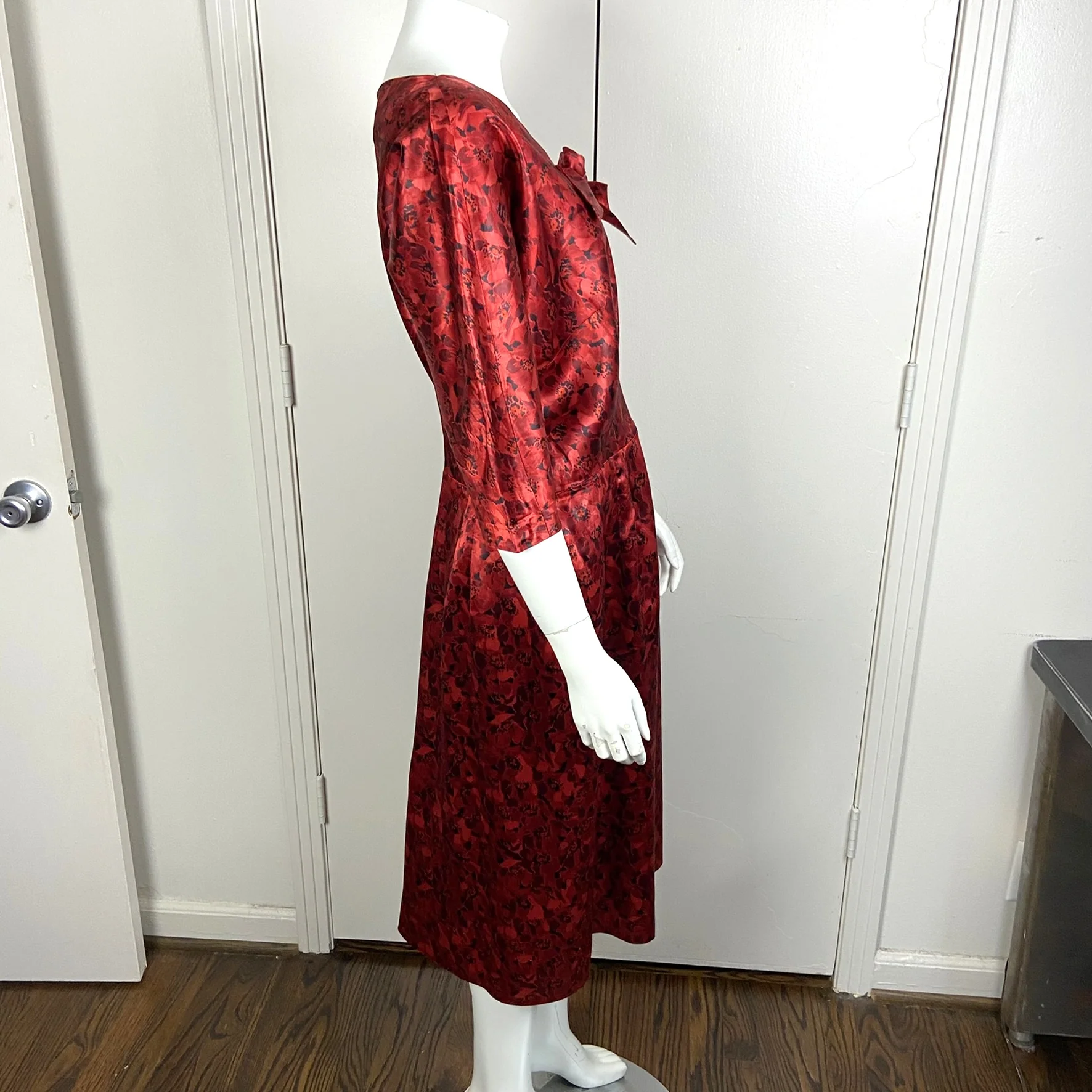 50s/60s Satin Poppy Floral Midi Wiggle Pencil Sheath Dress - Image 6