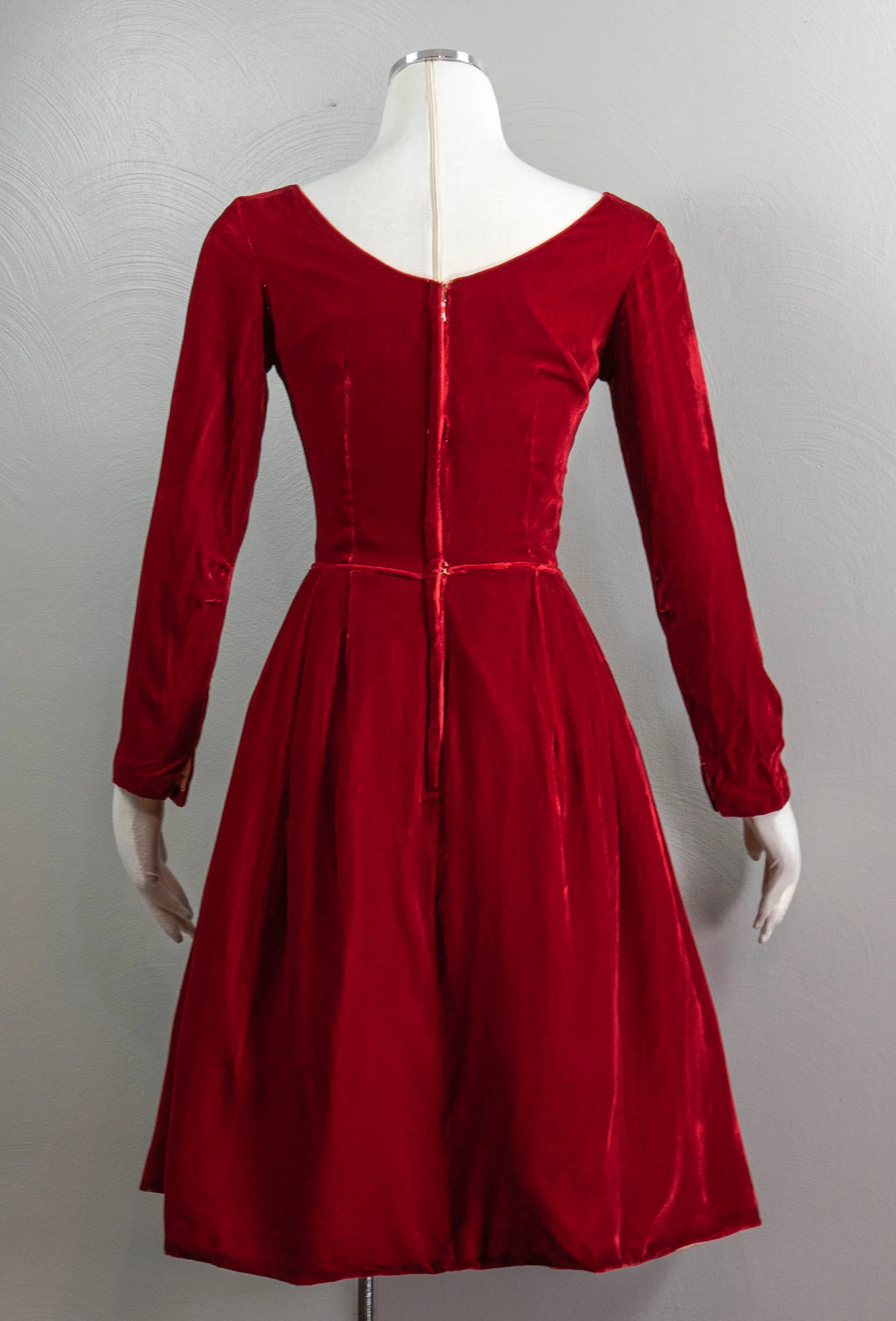 50s/60s Sumptuous Red Velvet Party Dress Full Skirt - Image 4