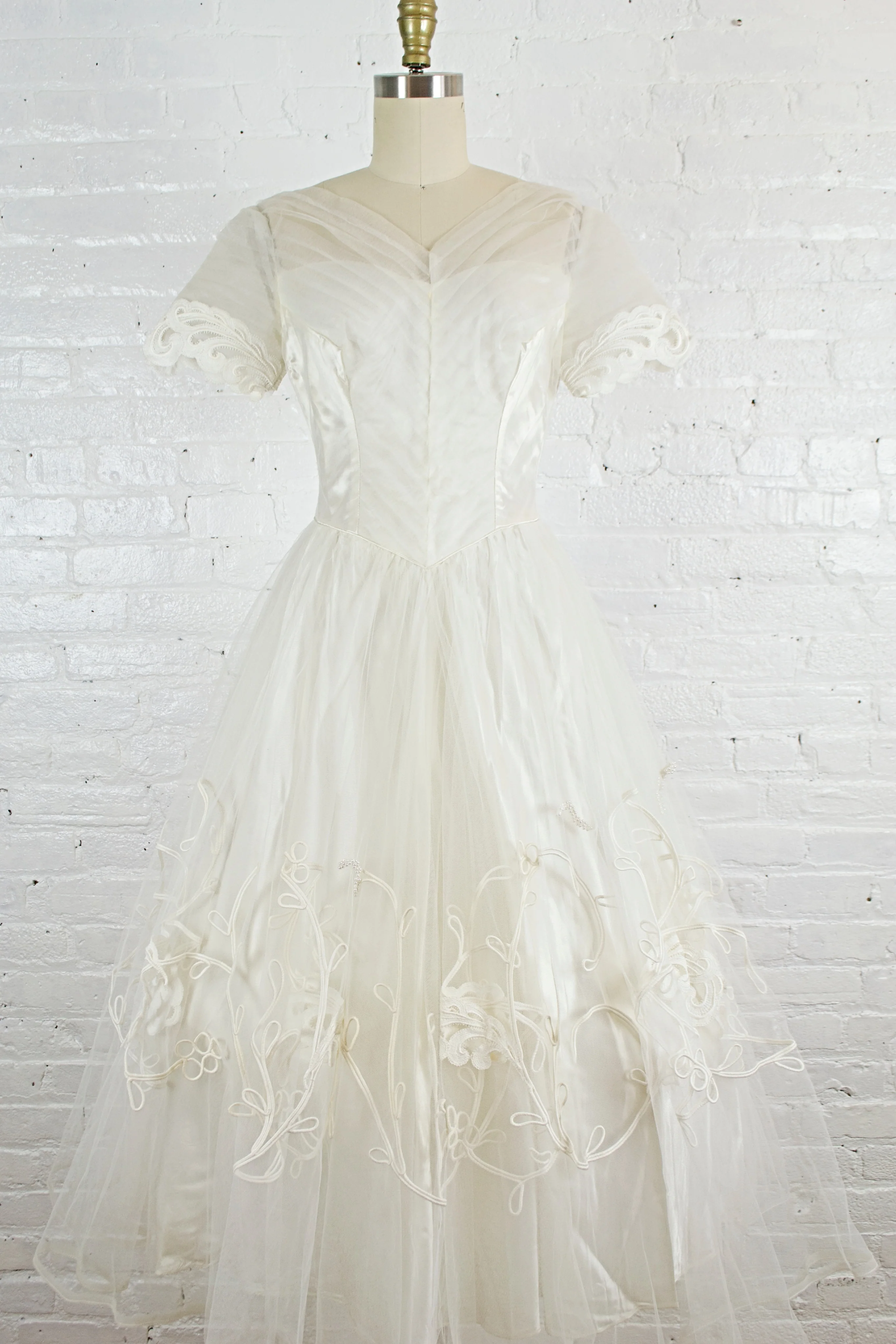 50s/60s Tea Length Tulle And Lace Wedding Dress - Image 10