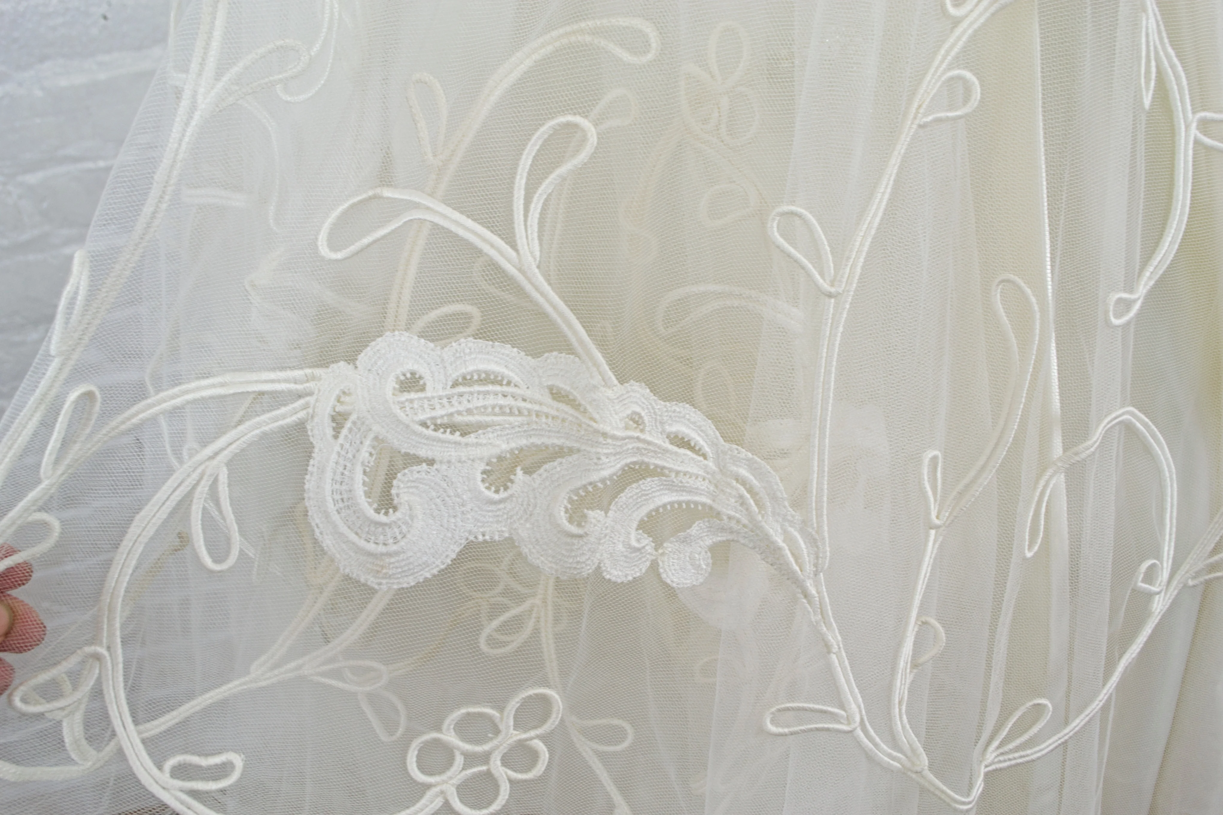 50s/60s Tea Length Tulle And Lace Wedding Dress - Image 11