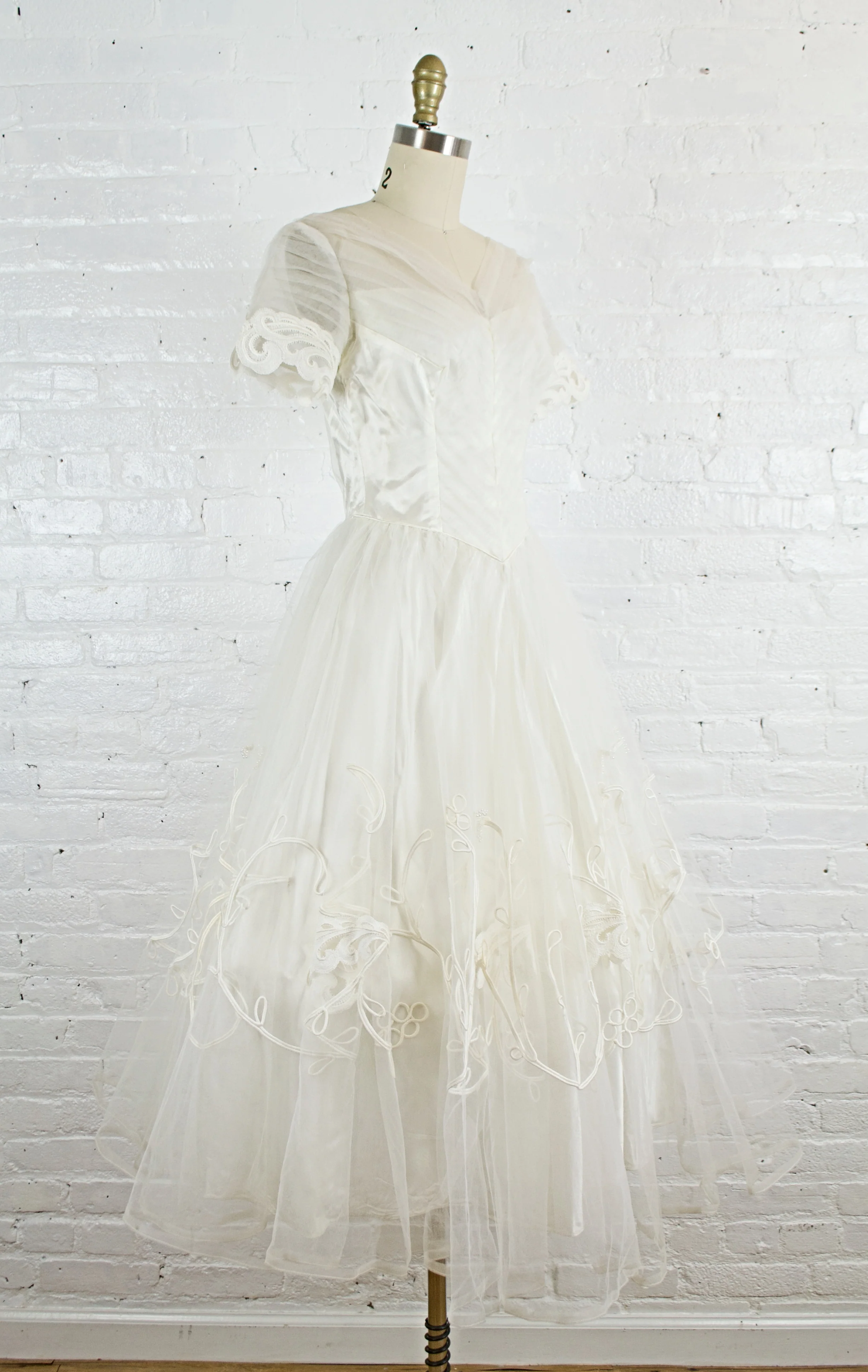 50s/60s Tea Length Tulle And Lace Wedding Dress - Image 4