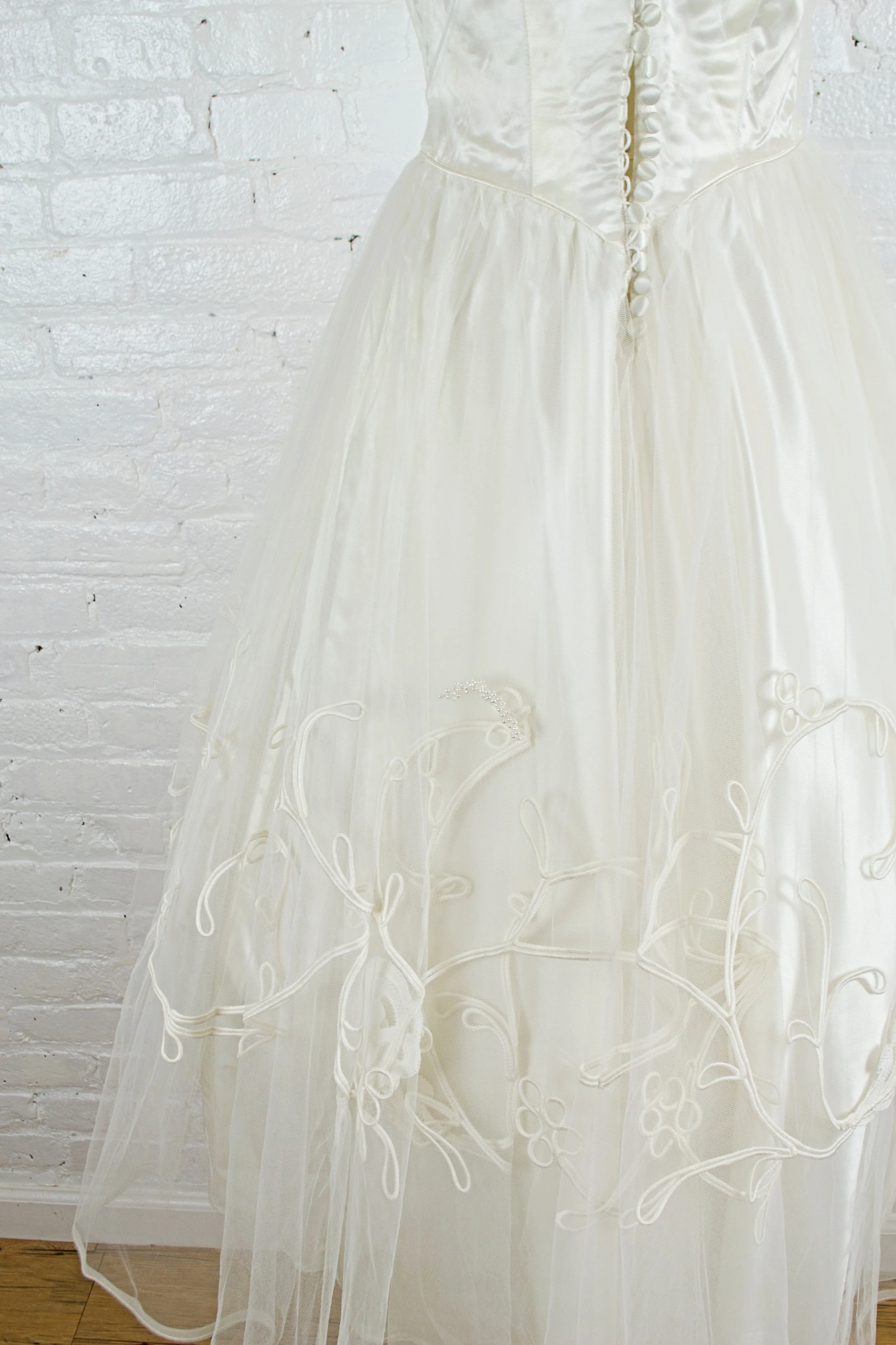 50s/60s Tea Length Tulle And Lace Wedding Dress - Image 5
