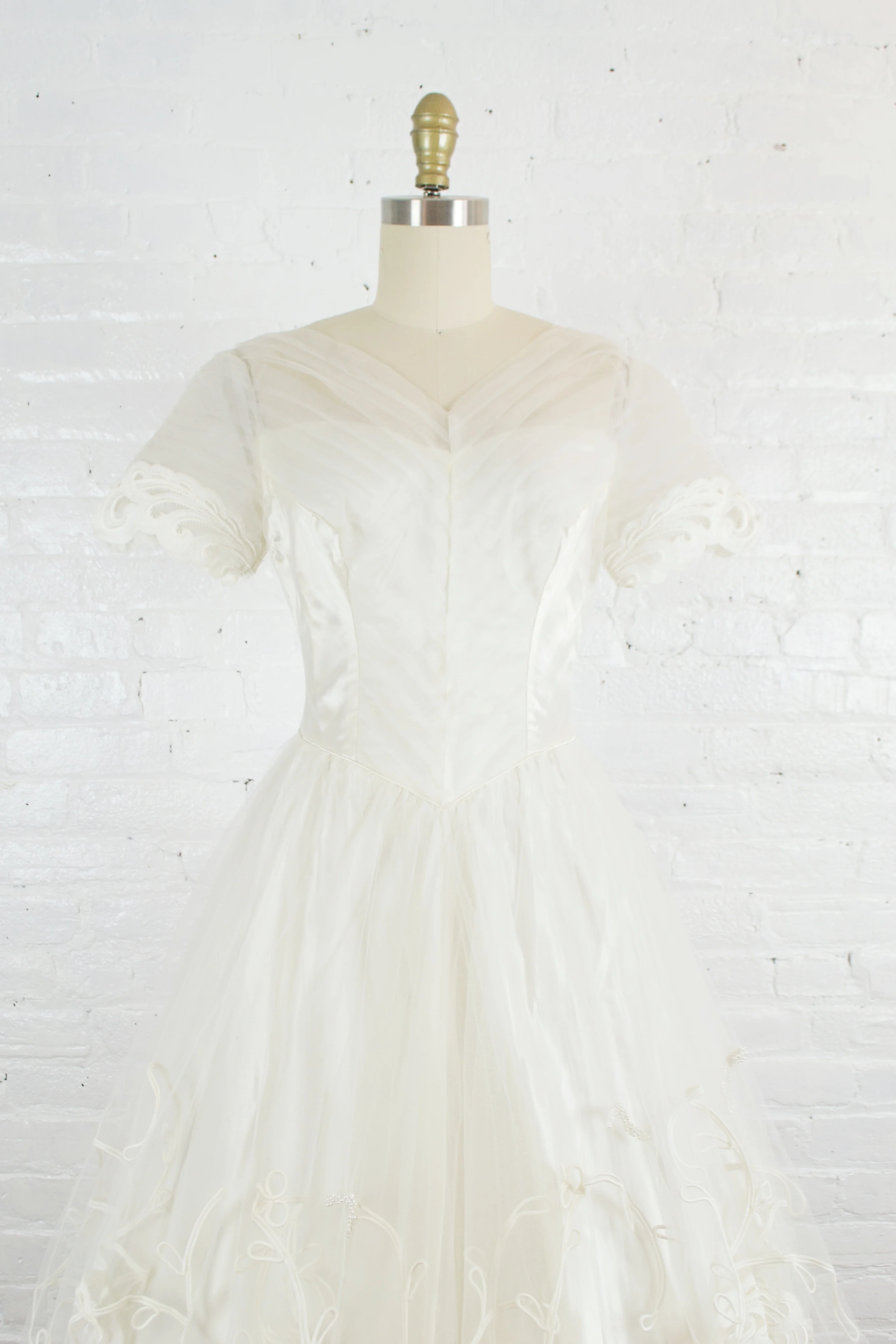 50s/60s Tea Length Tulle And Lace Wedding Dress - Image 7