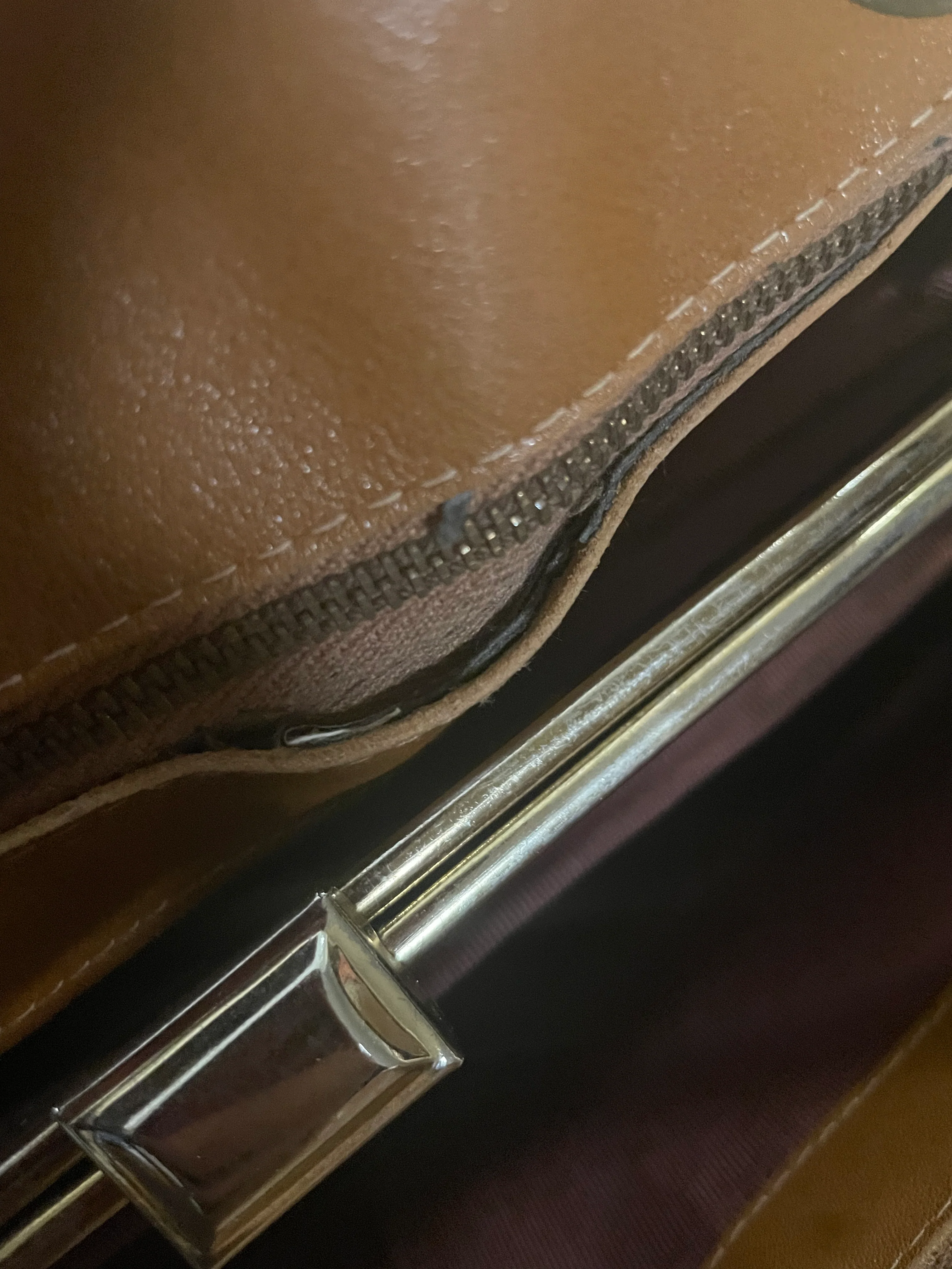 50s/60s Top Handle Tan And Gold Purse - Image 5