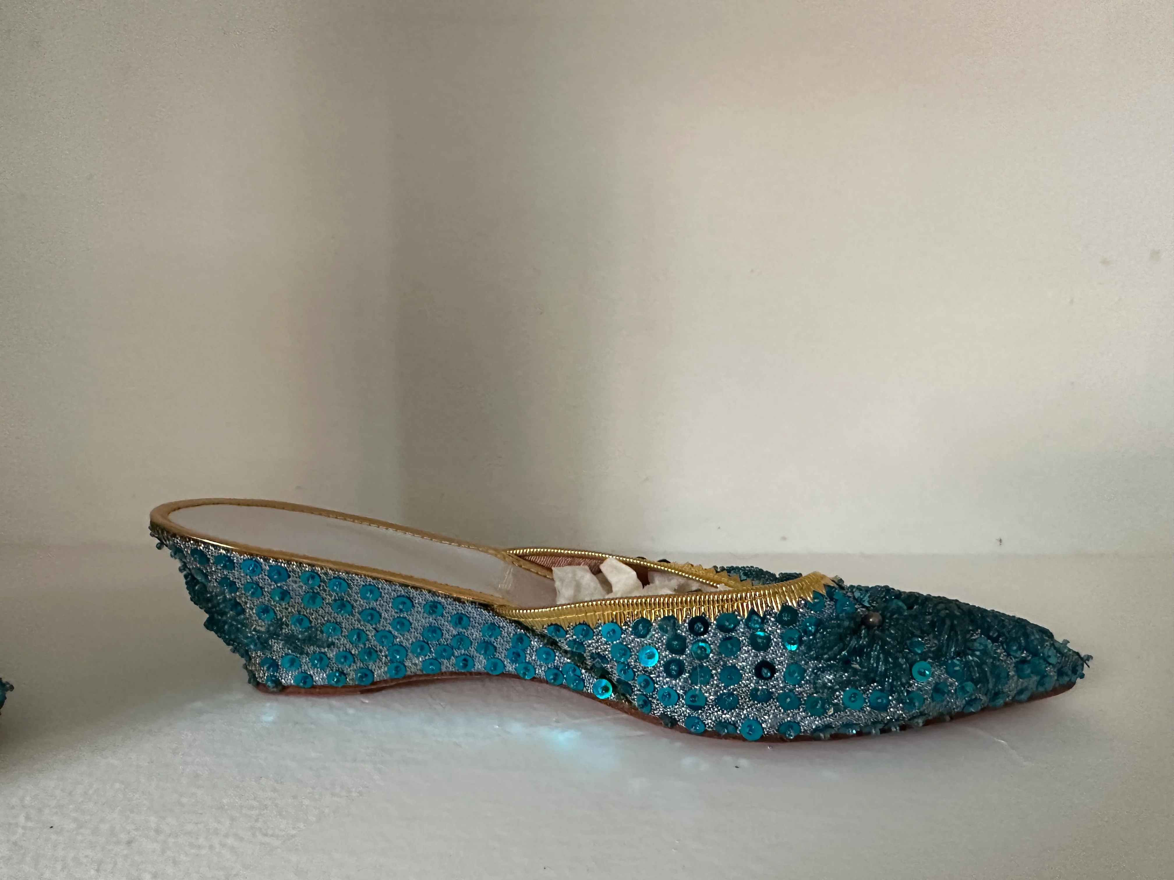 50s/60s Turquoise Floral Beaded Slipper - Image 4