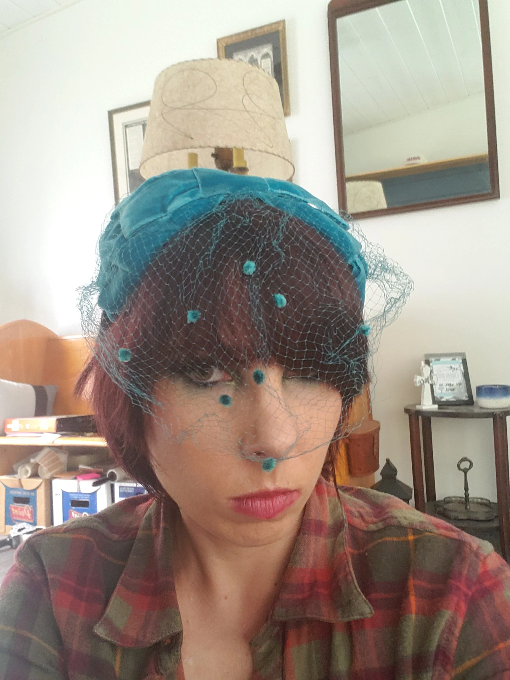 50s/60s Velvet Bow With Veil Headpiece - Image 3