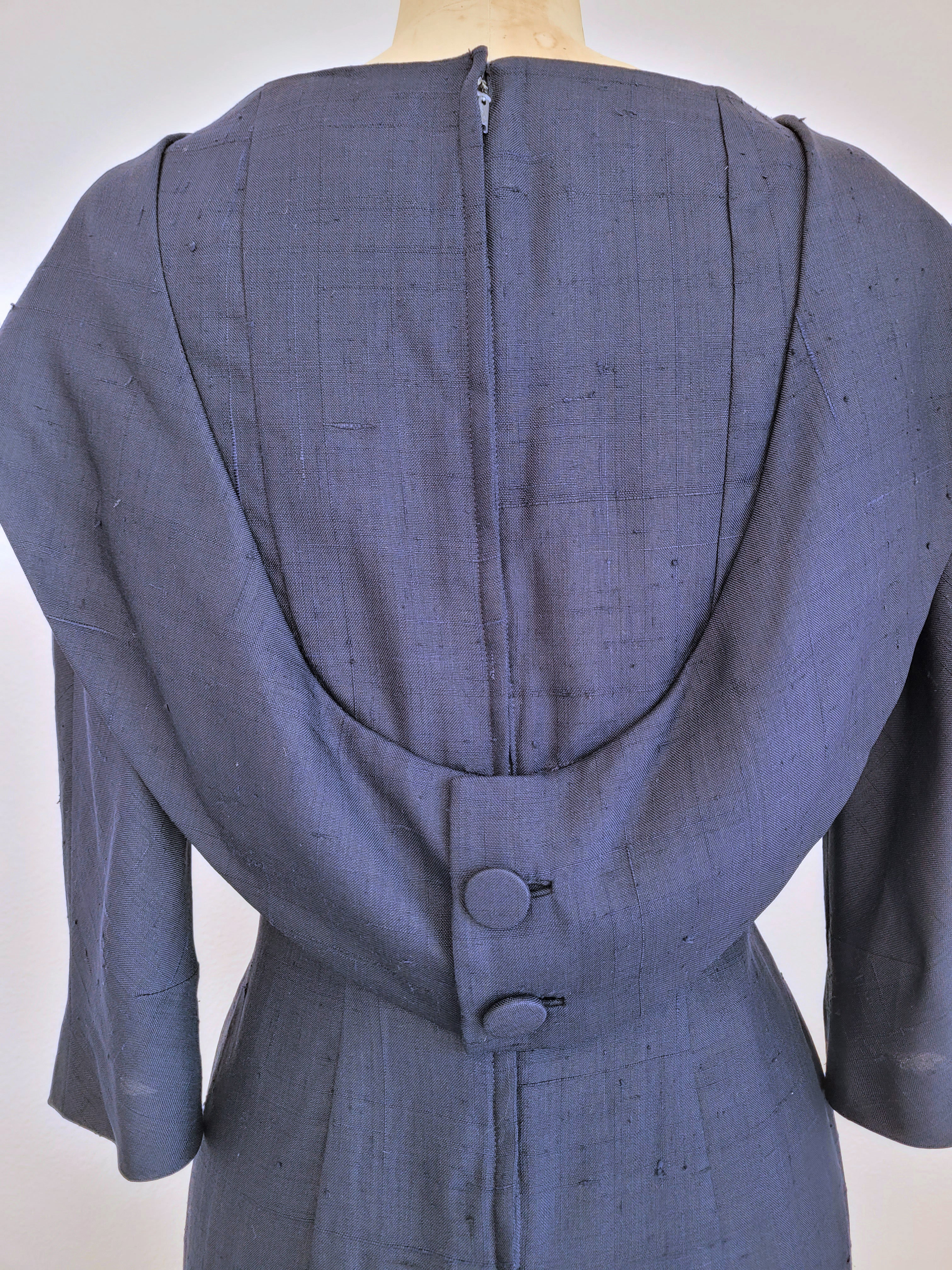 50s/60s Vintage Wiggle Dress Dramatic Collar Dolman Sleeve - Image 8