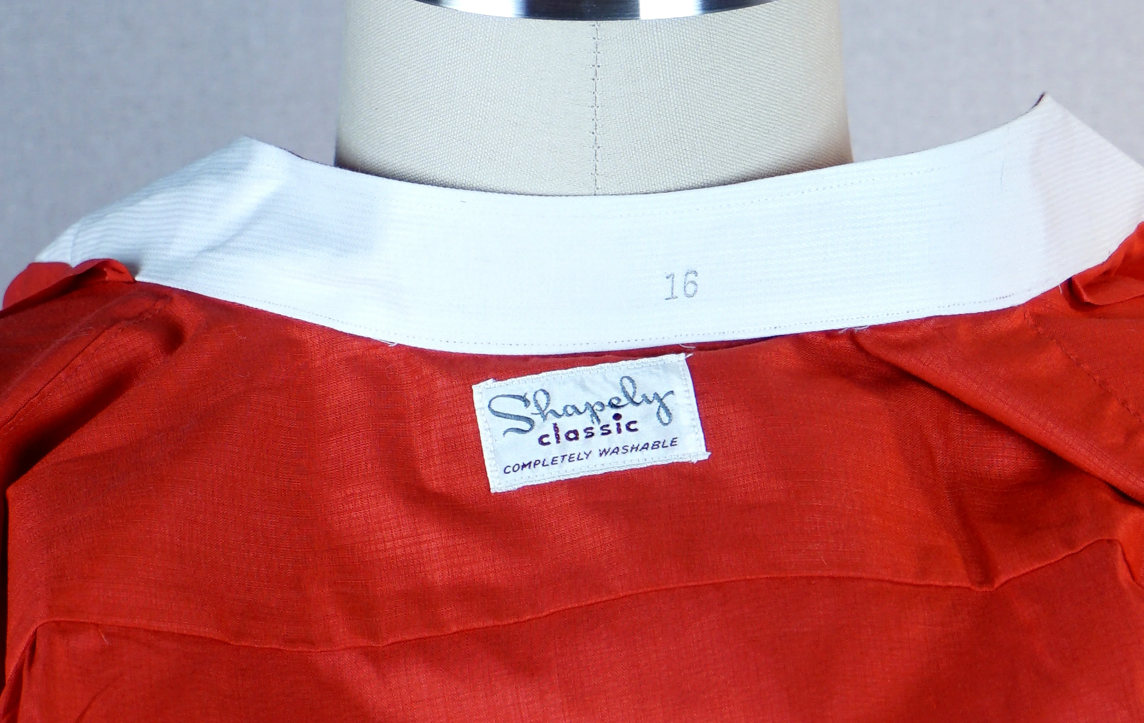 50s/60s Vtg Red Cotton Tuxedo Shirt By Shapely Classic - Image 8