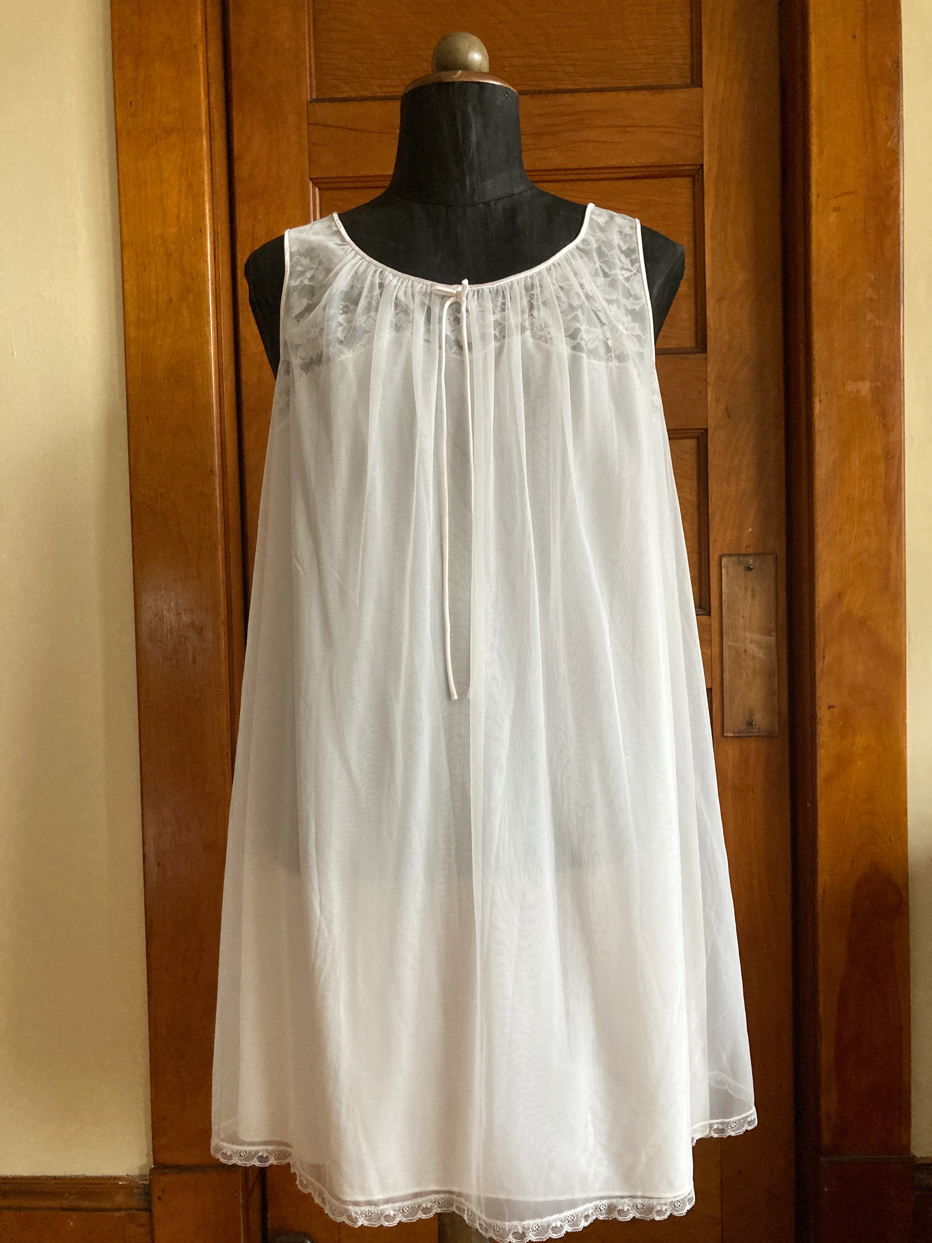 50s/60s White Babydoll Gauzy Lace Slip And Robe Set By Vanity Fair - Image 3