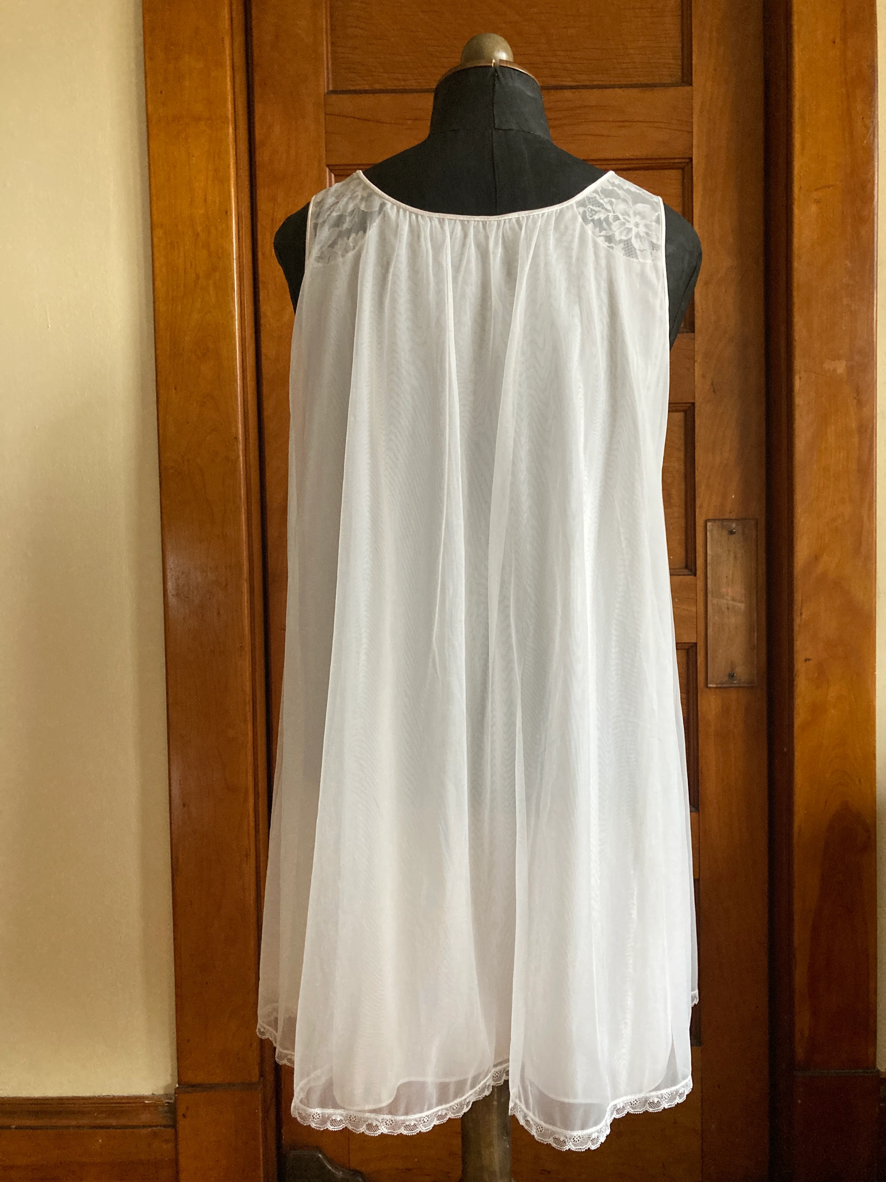 50s/60s White Babydoll Gauzy Lace Slip And Robe Set By Vanity Fair - Image 5