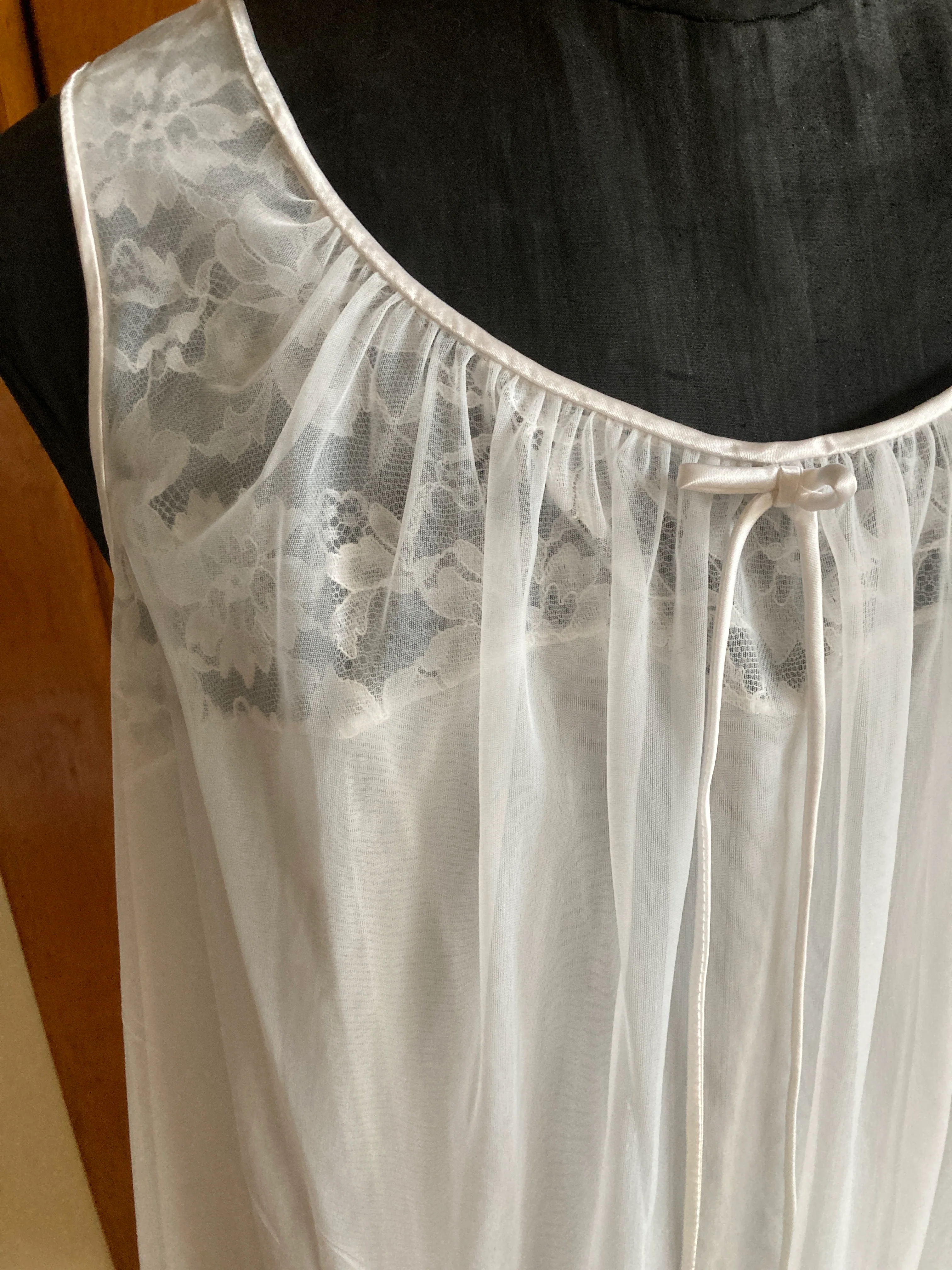 50s/60s White Babydoll Gauzy Lace Slip And Robe Set By Vanity Fair - Image 7