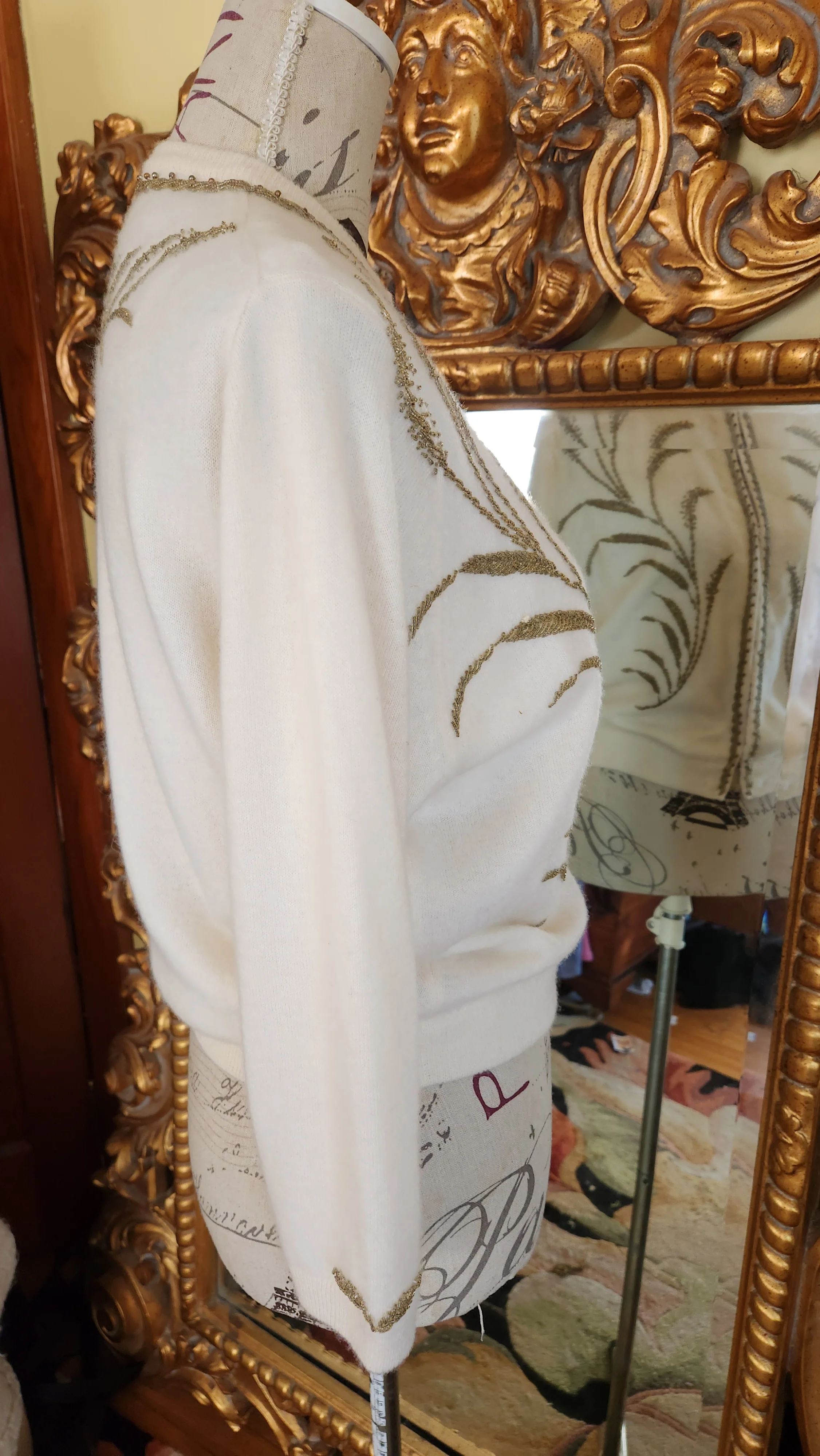50s/60s White Beaded Cashmere Cardigan Sweater By Mark S. Hung - Image 4