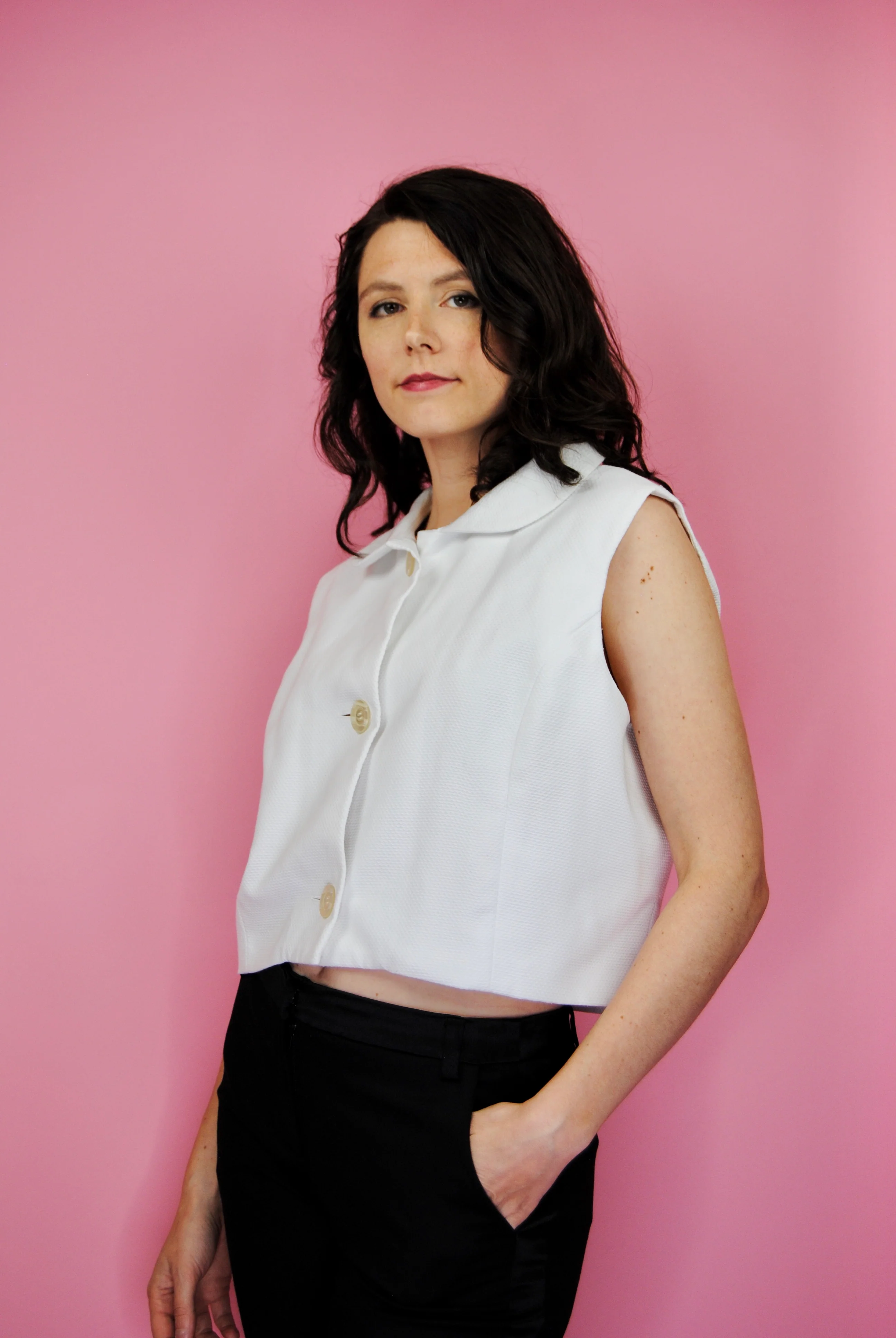 50s/60s White Sleeveless Peter Pan Collar Button Up Blouse - Image 3