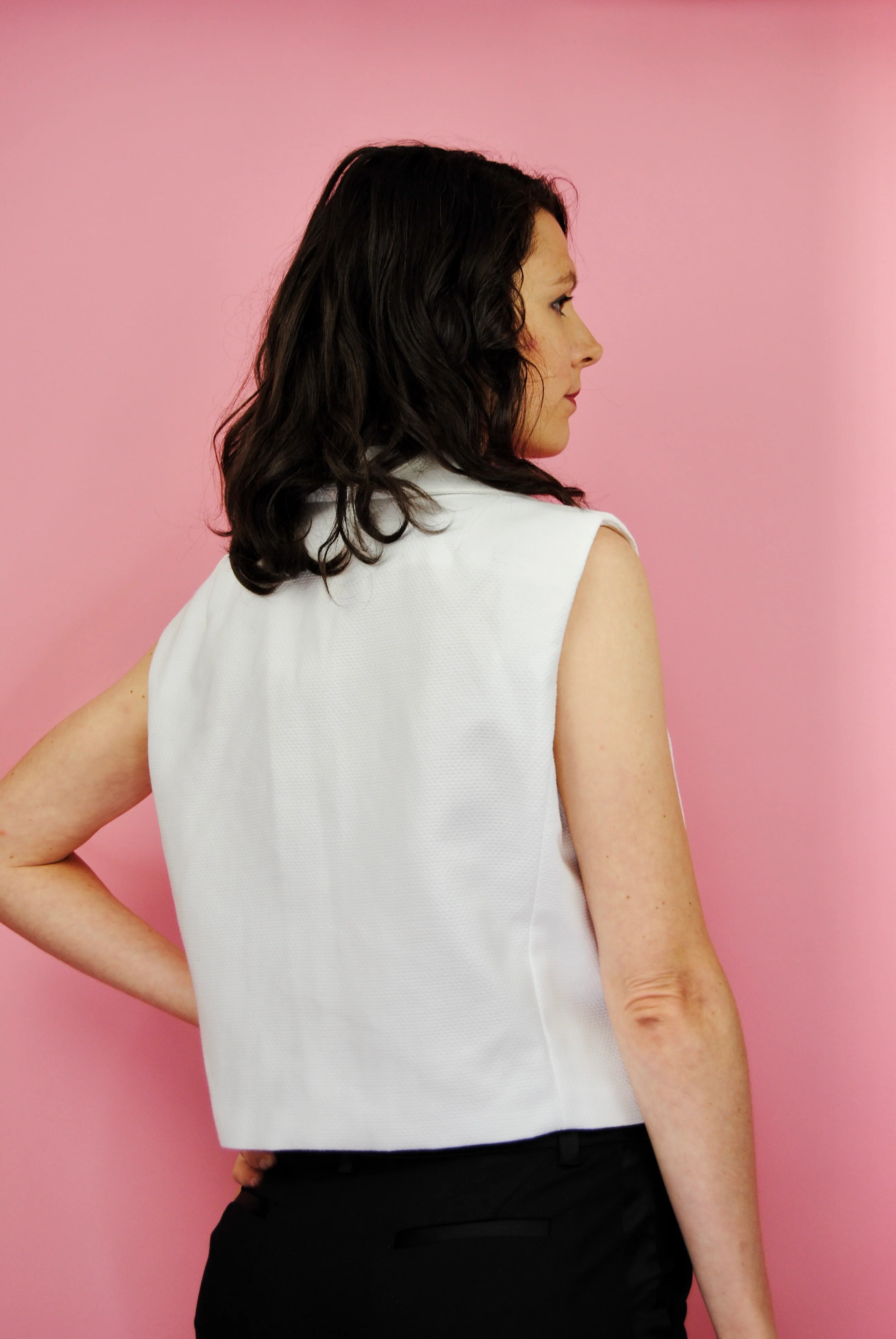 50s/60s White Sleeveless Peter Pan Collar Button Up Blouse - Image 4