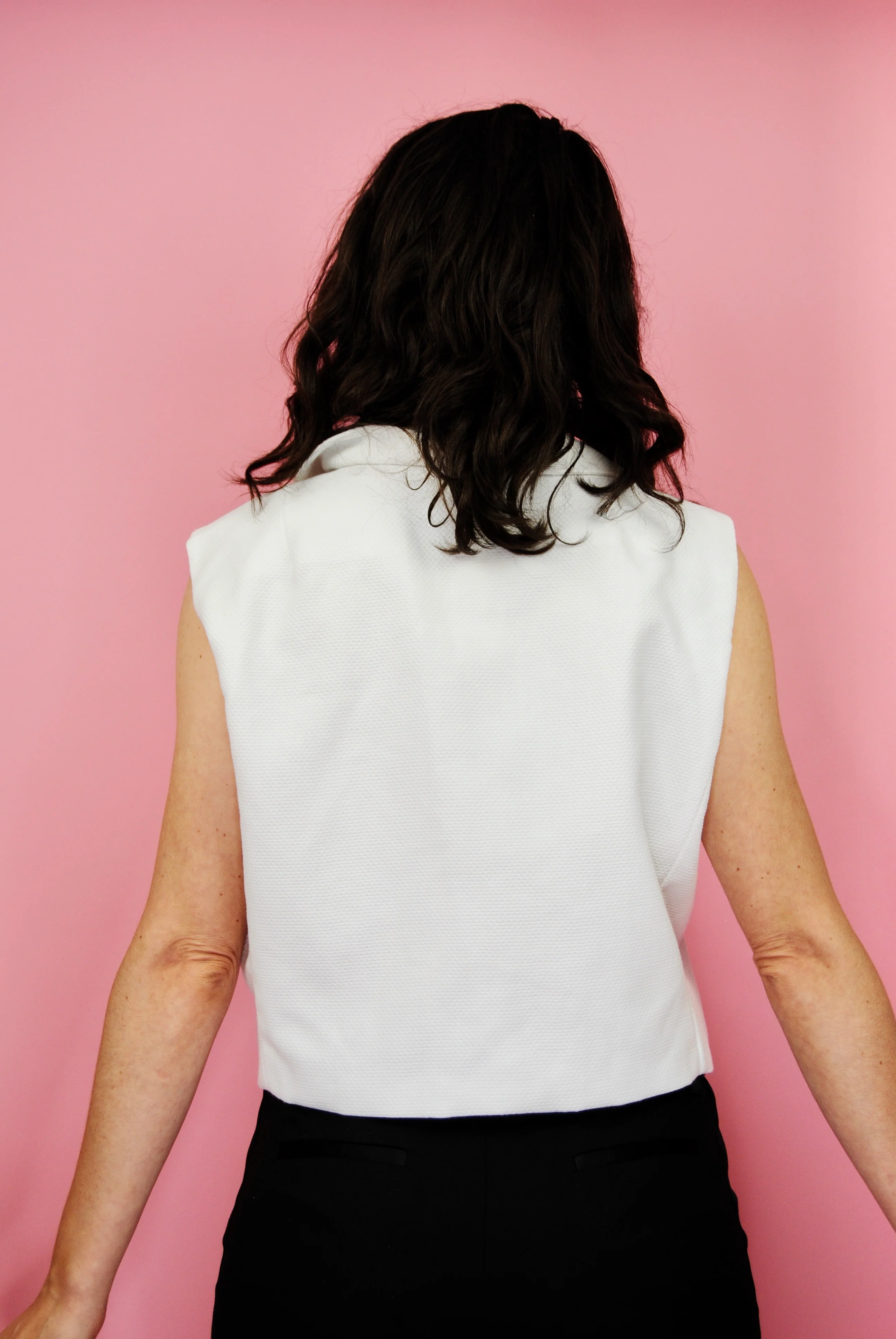 50s/60s White Sleeveless Peter Pan Collar Button Up Blouse - Image 5