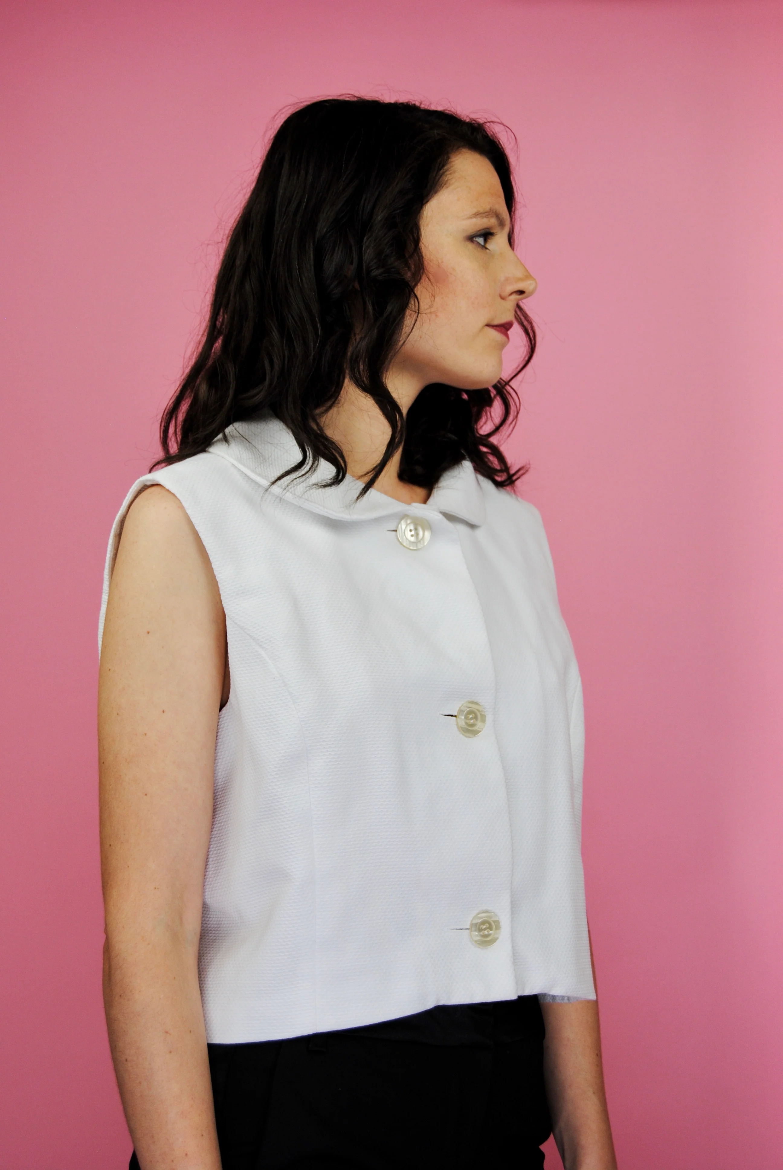 50s/60s White Sleeveless Peter Pan Collar Button Up Blouse - Image 7