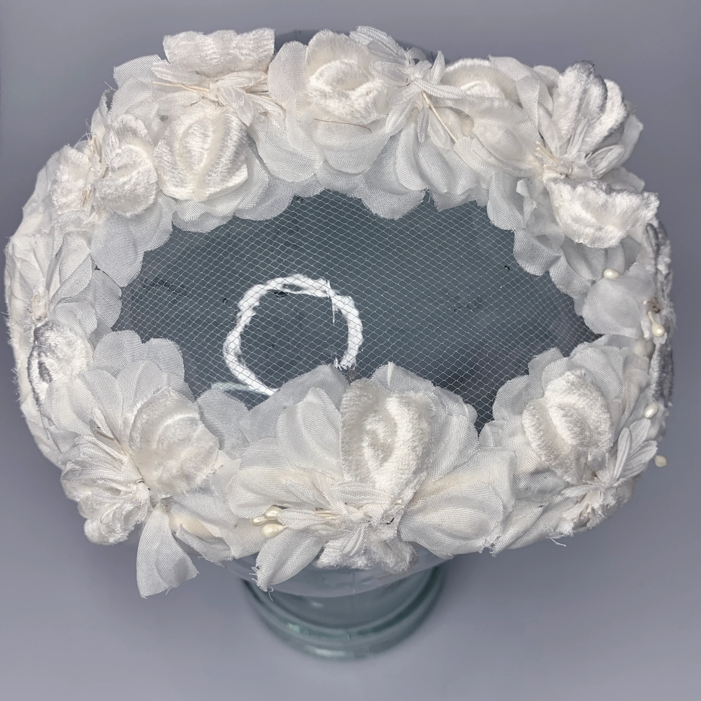 50s/60s White Velvet Flower Wedding Juliette Headband Hat - Image 5