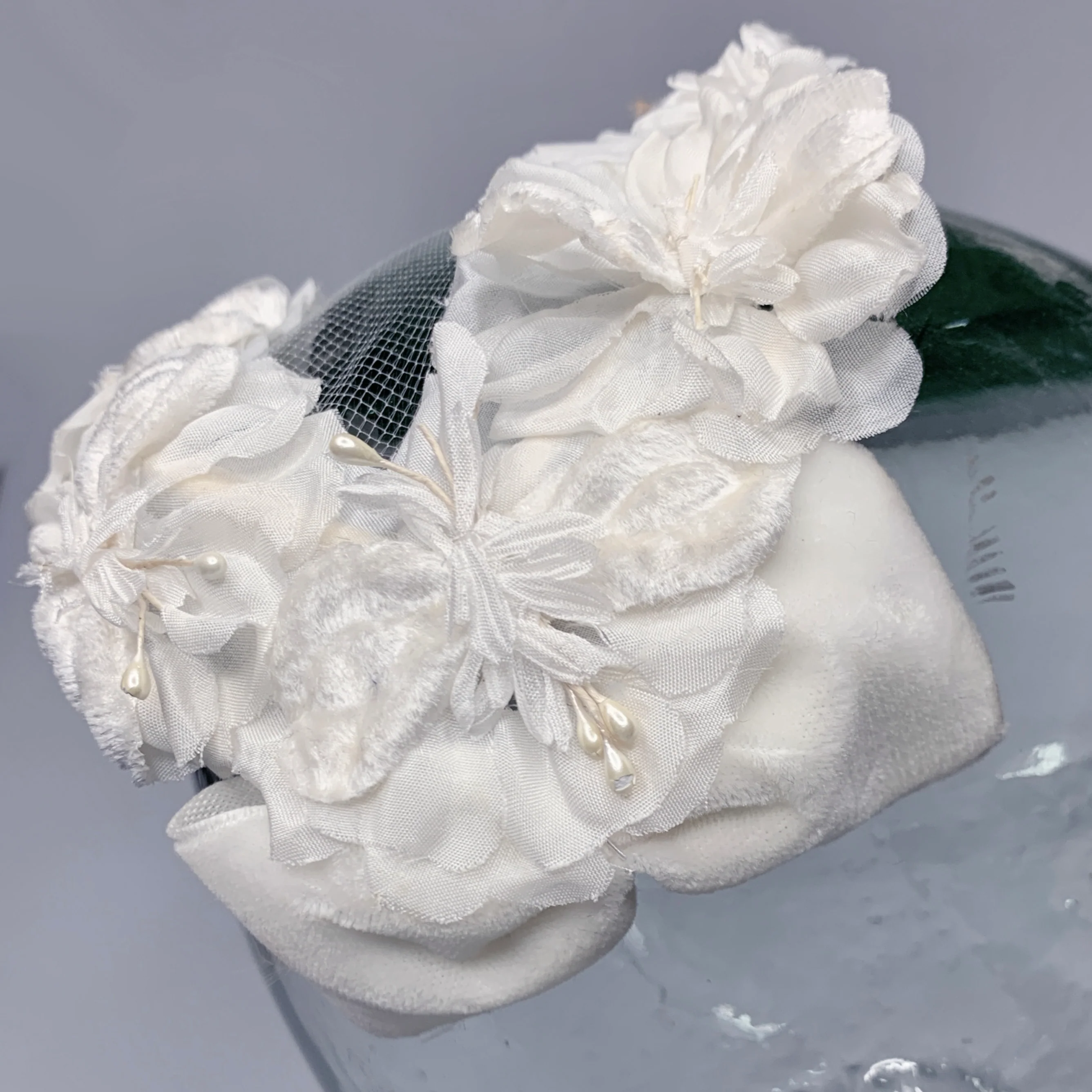 50s/60s White Velvet Flower Wedding Juliette Headband Hat - Image 6