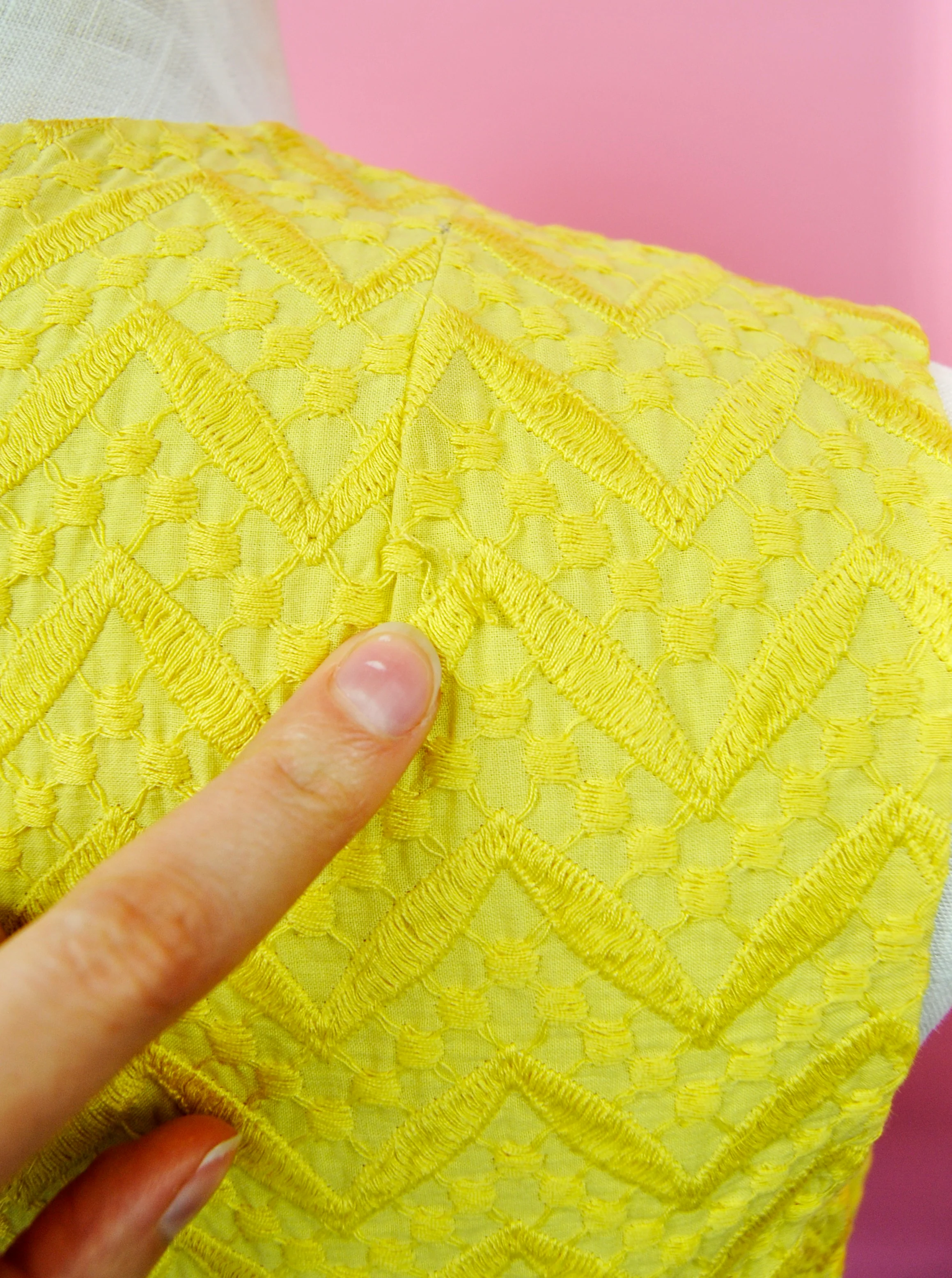 50s/60s Yellow Sleeveless Mod Blouse With Sawtooth Hem By L'aiglon - Image 13