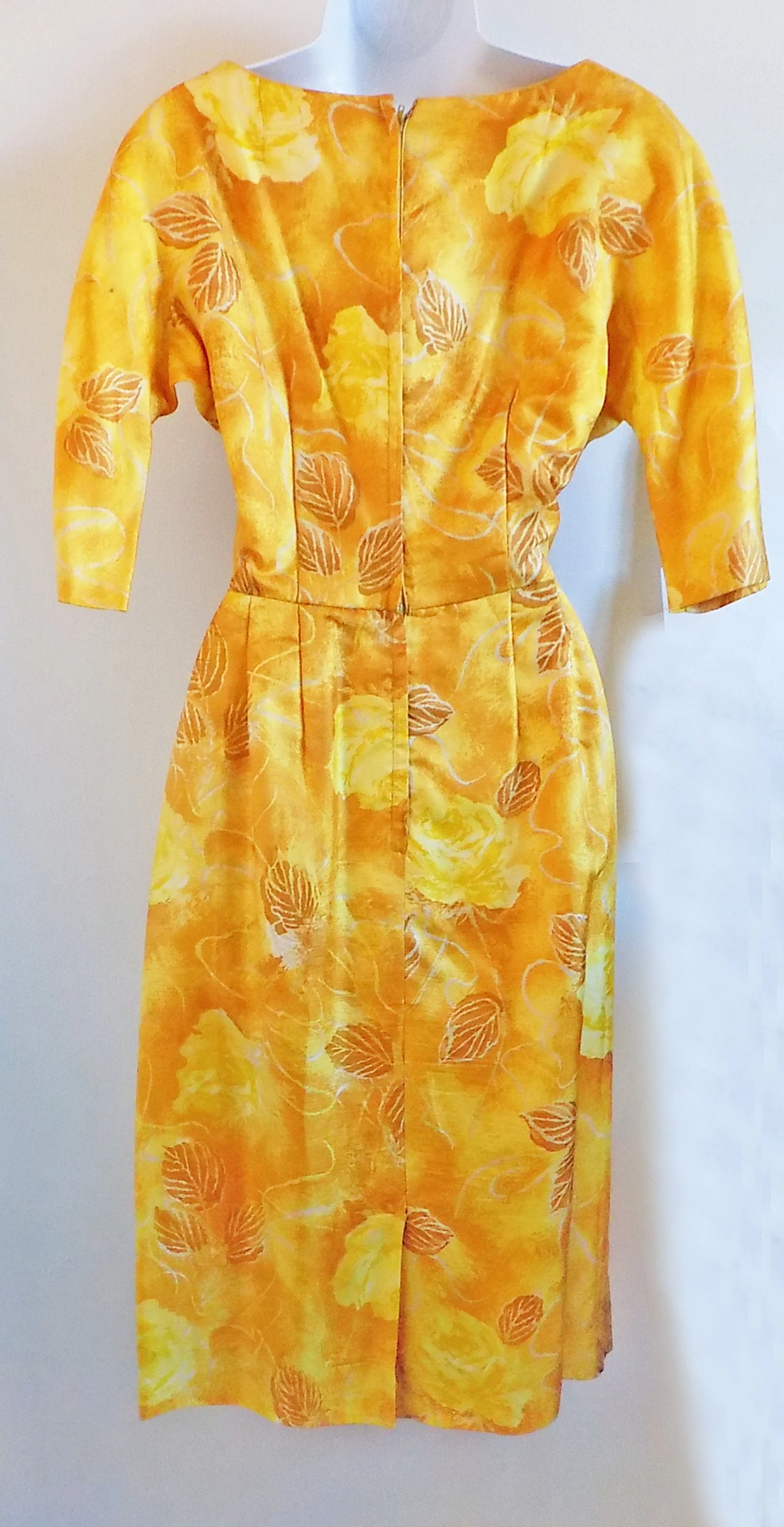 50s 60s Yellow Rose Wiggle Dress with Boat Collar Lined In Satin Tailored No Label Darts Gussets Metal Zipper Mrs Maisel by Mrs Maisel - Image 4