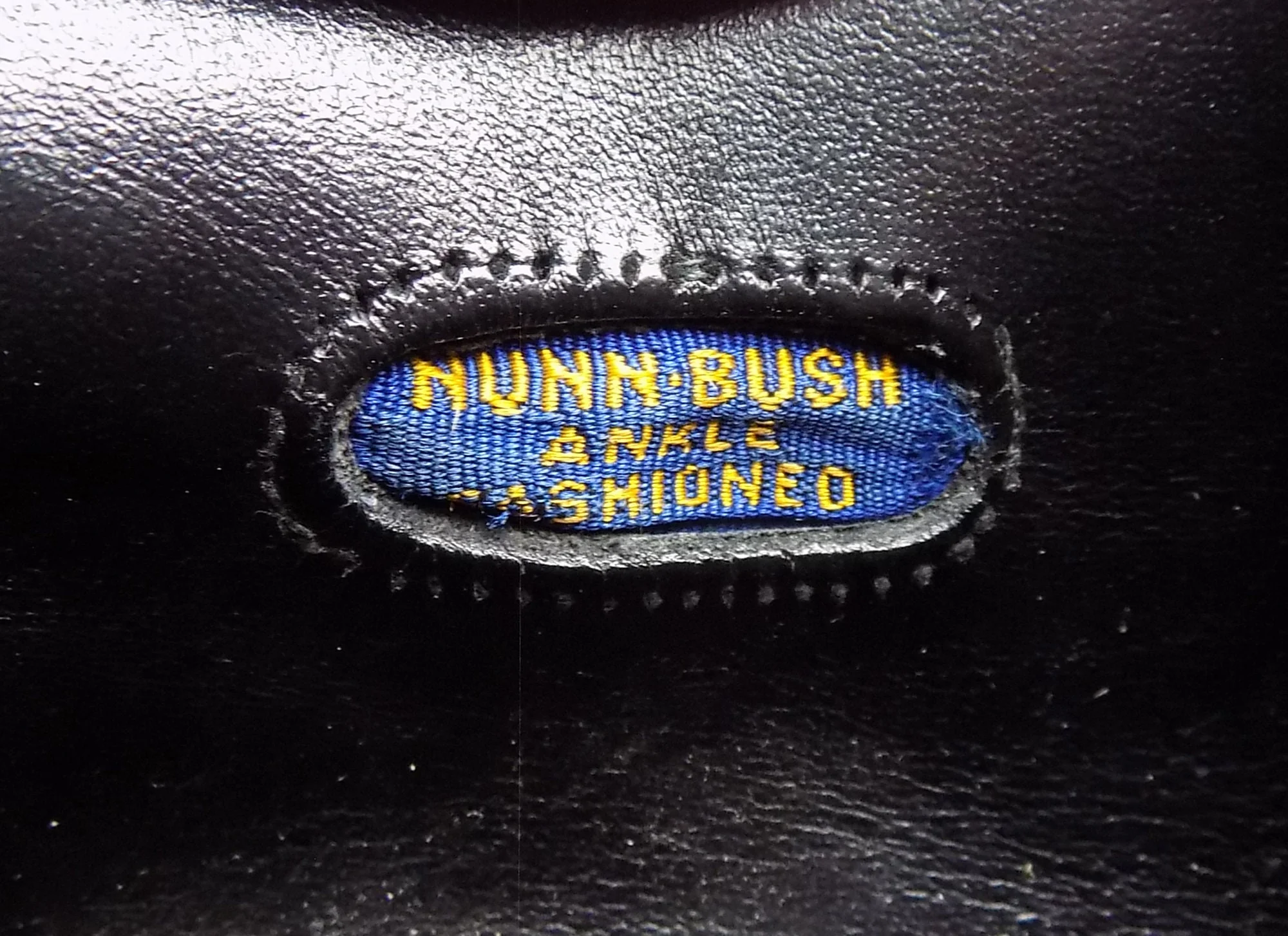 50s 70s Nunn Bush Wingtip Slip Ons Black Leather Loafers Elastic Pointy Shoes Winklepickers - Image 7