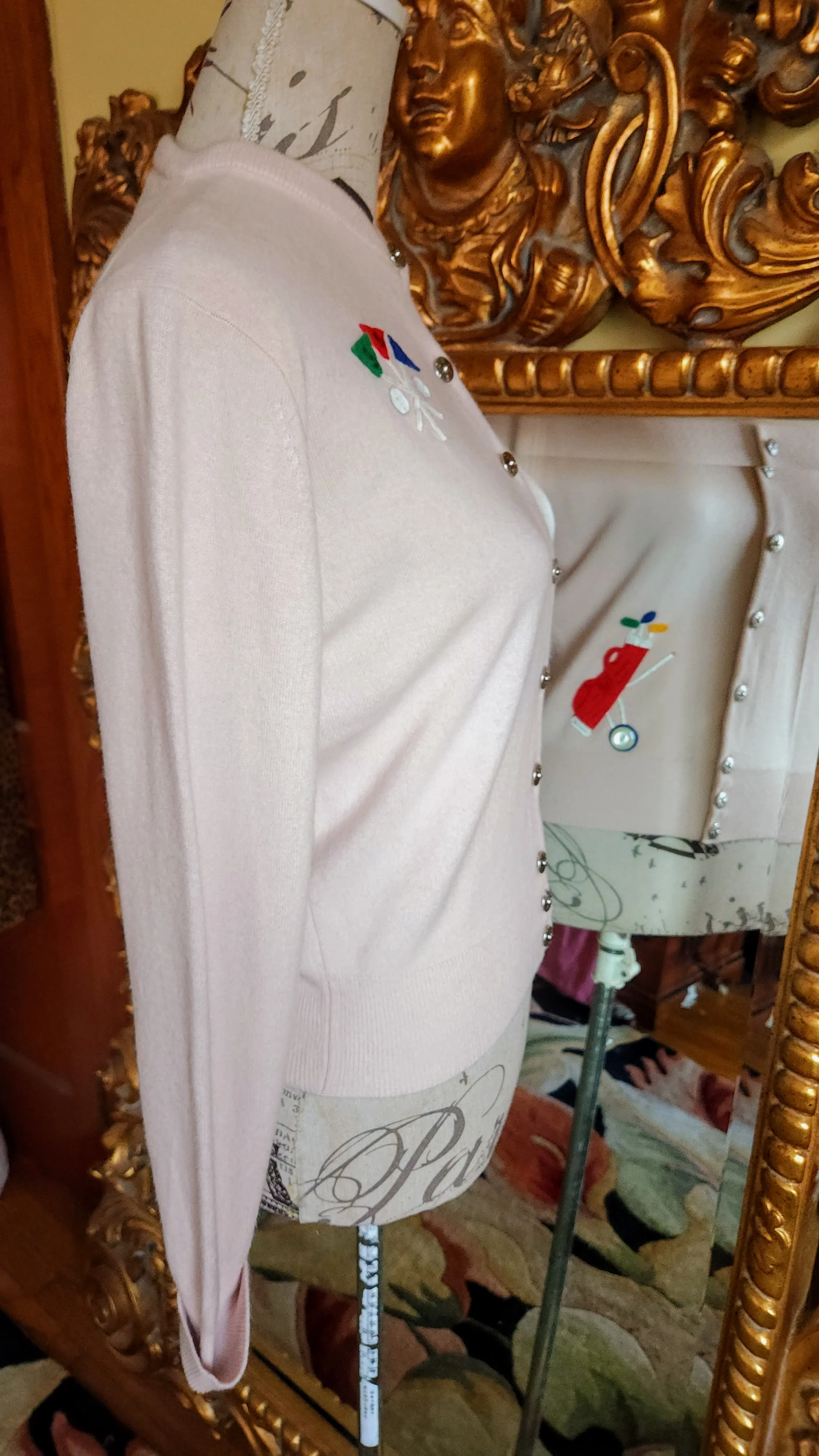 50s Beige Cashmere Cardigan With Golf Appliques By The Bamboo Shops - Image 4